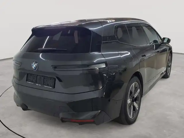 BMW Ix view 4