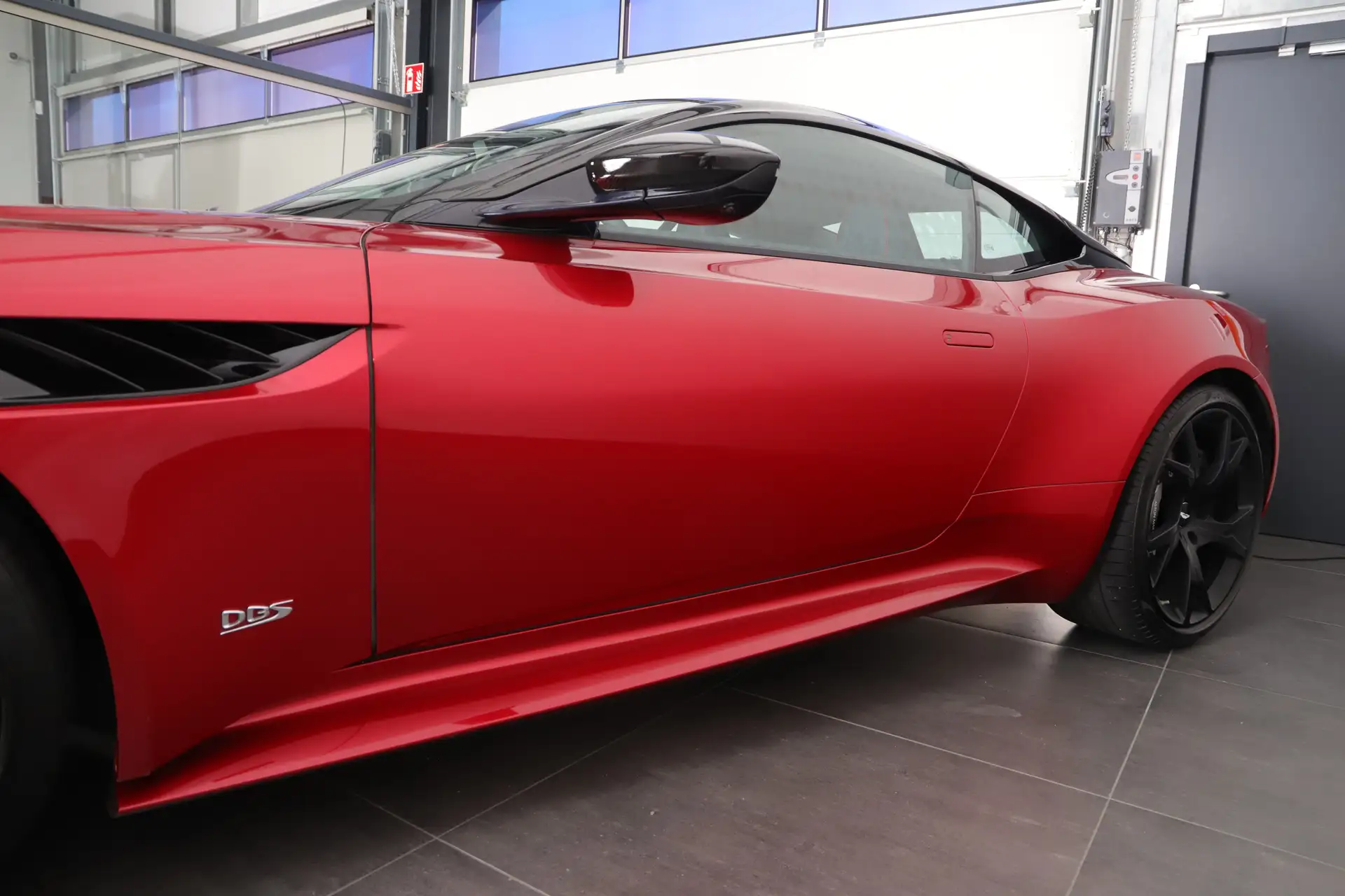 애스턴마틴 DBS Coupe 2018 빨강 사진 4
