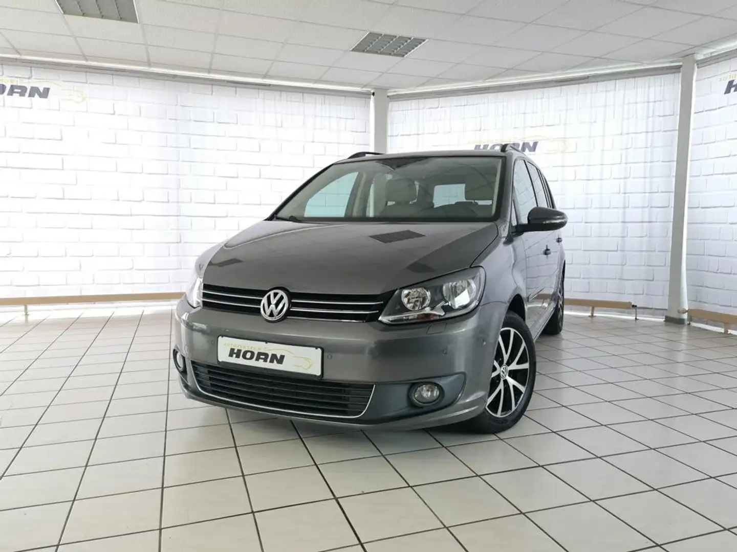 Volkswagen Touran Comfortline, AHK, Panoramadach, Scheckheft, LMF Gris - 1