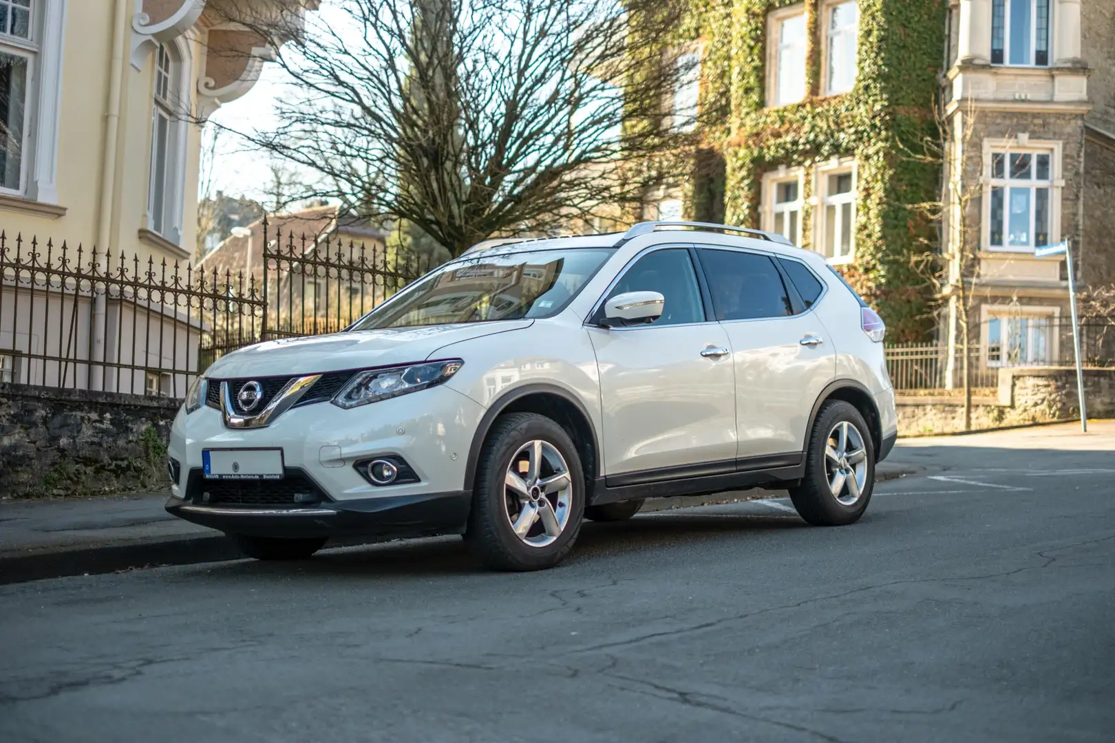 Nissan X-Trail Tekna Weiß - 1
