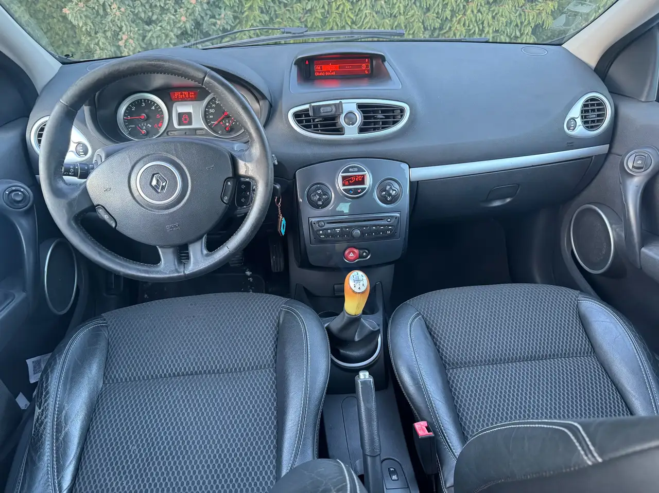Renault Clio Citadine 3 portes — photo 7