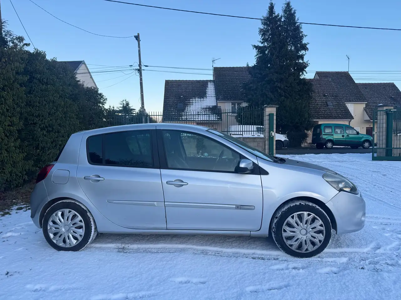 Renault Clio Citadine 3 portes — photo 3