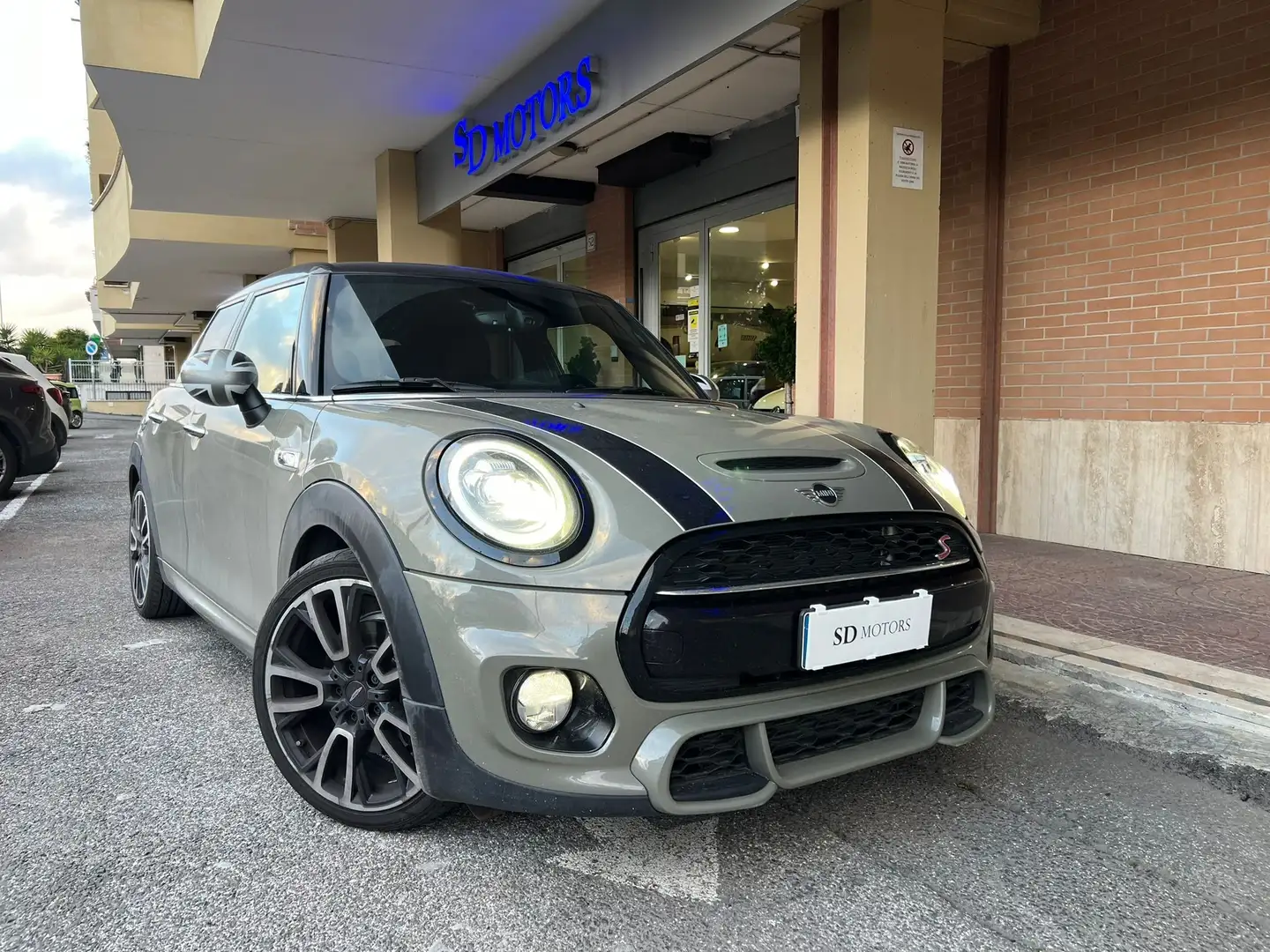 MINI Cooper SD Mini 2.0 Cooper SD Hype JCW 5p auto *Promo SD 2026 Grau - 1