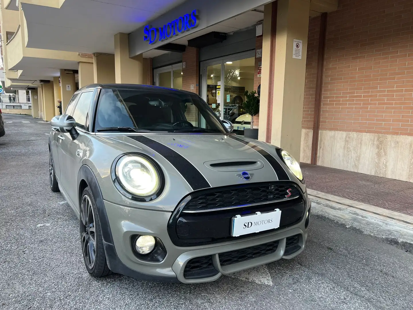 MINI Cooper SD Mini 2.0 Cooper SD Hype JCW 5p auto *Promo SD 2026 Grau - 2