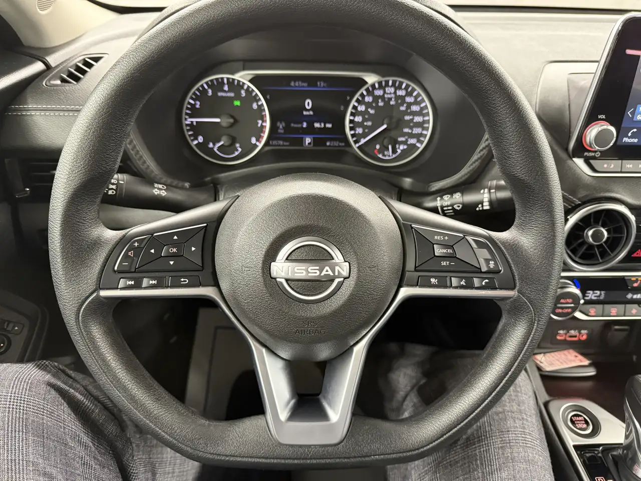 Nissan Sentra снимка Nissan Sentra