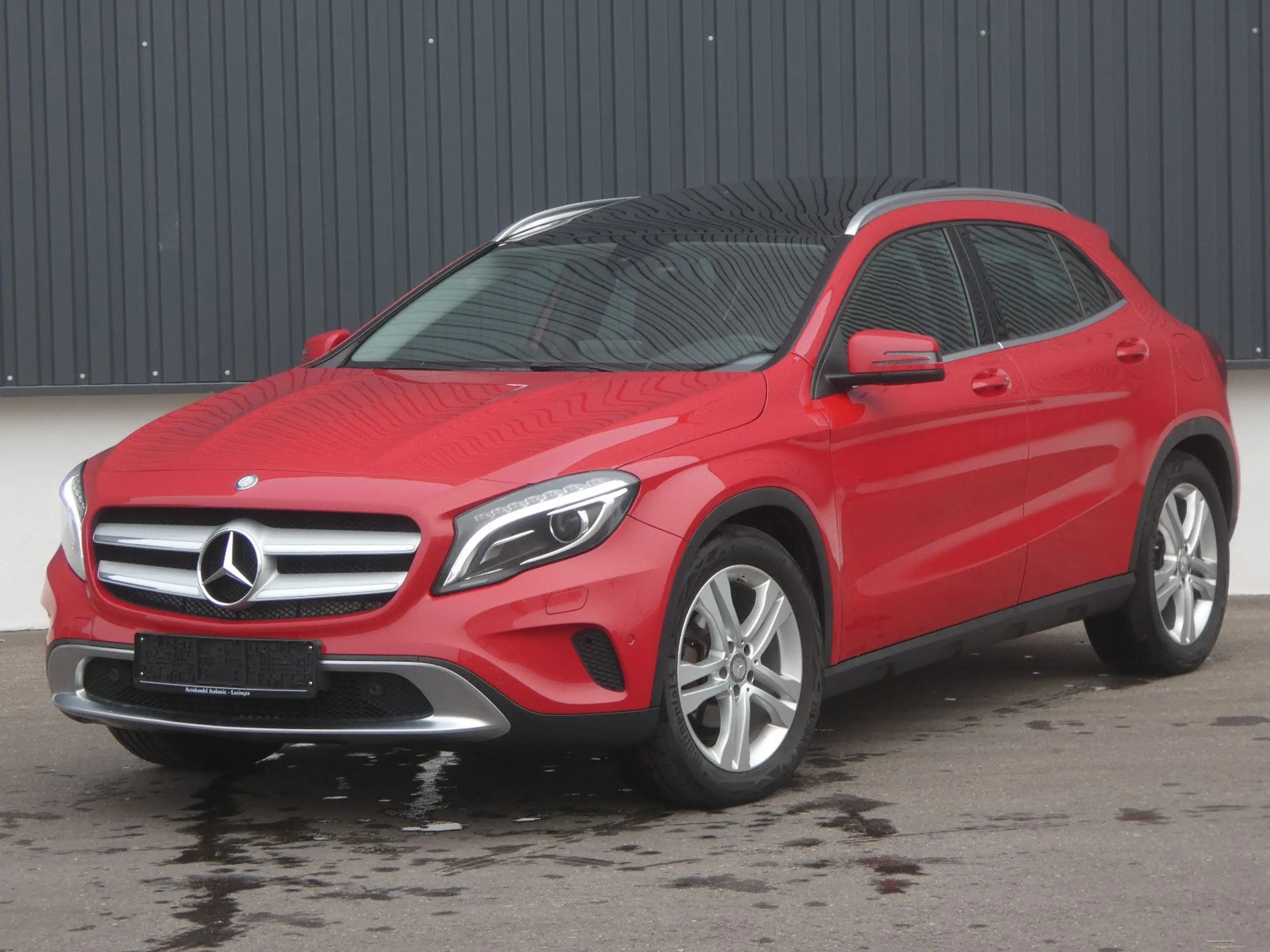 Mercedes-Benz GLA 180 Urban Bi-Xenon Navi Panorama Teilleder