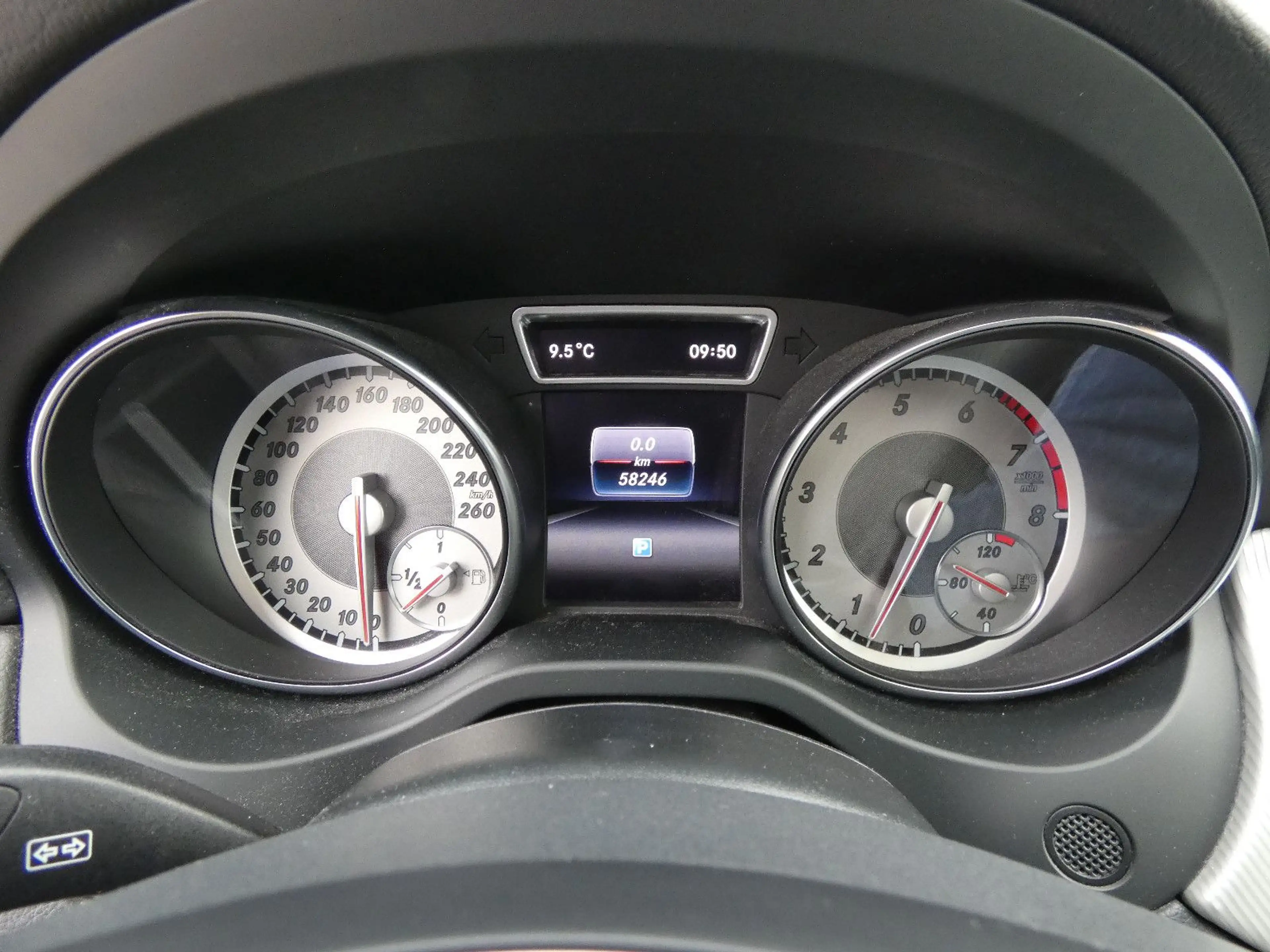 Mercedes-Benz GLA 180 Urban Bi-Xenon Navi Panorama Teilleder — photo 12