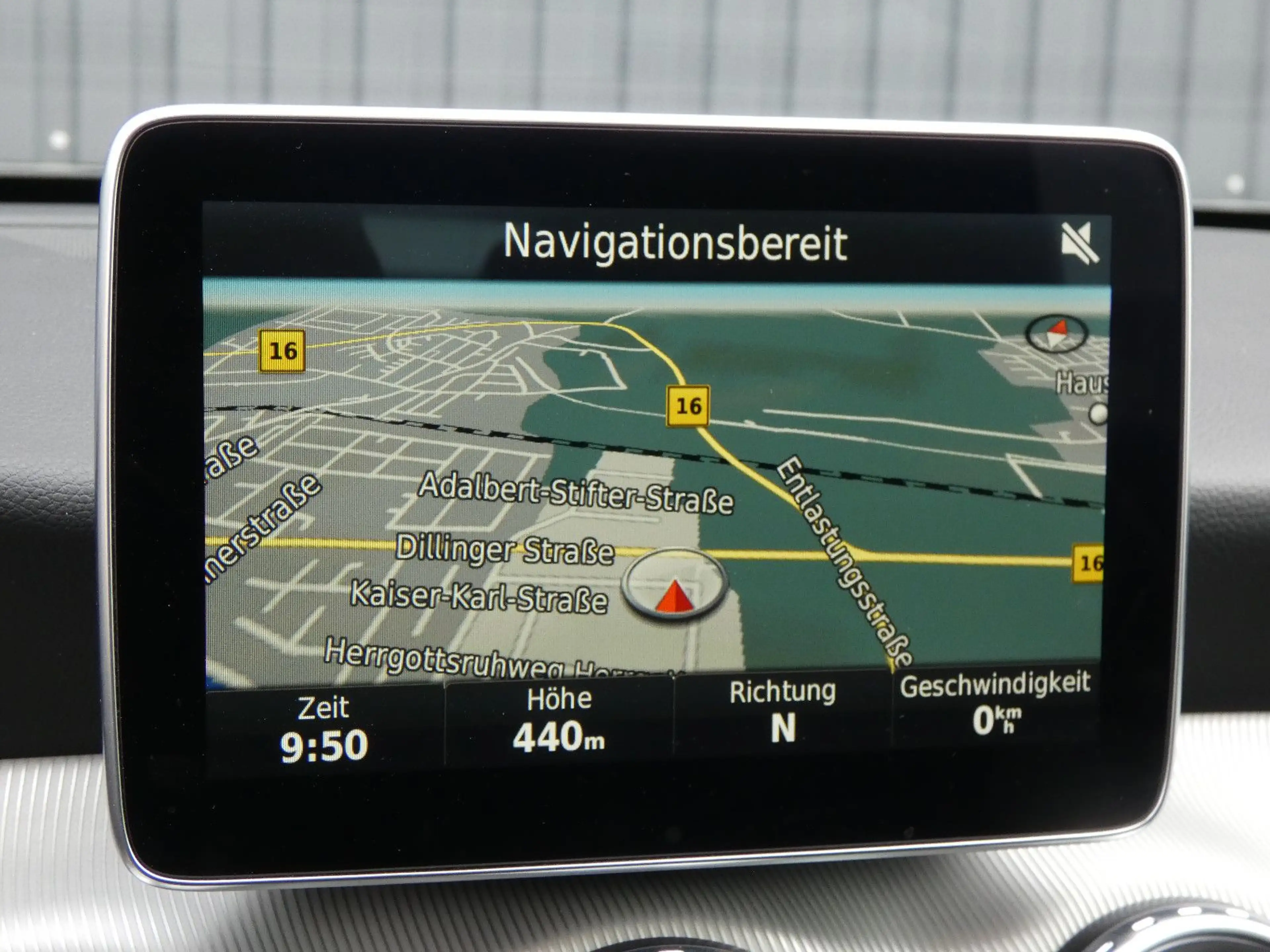 Mercedes-Benz GLA 180 Urban Bi-Xenon Navi Panorama Teilleder — photo 9