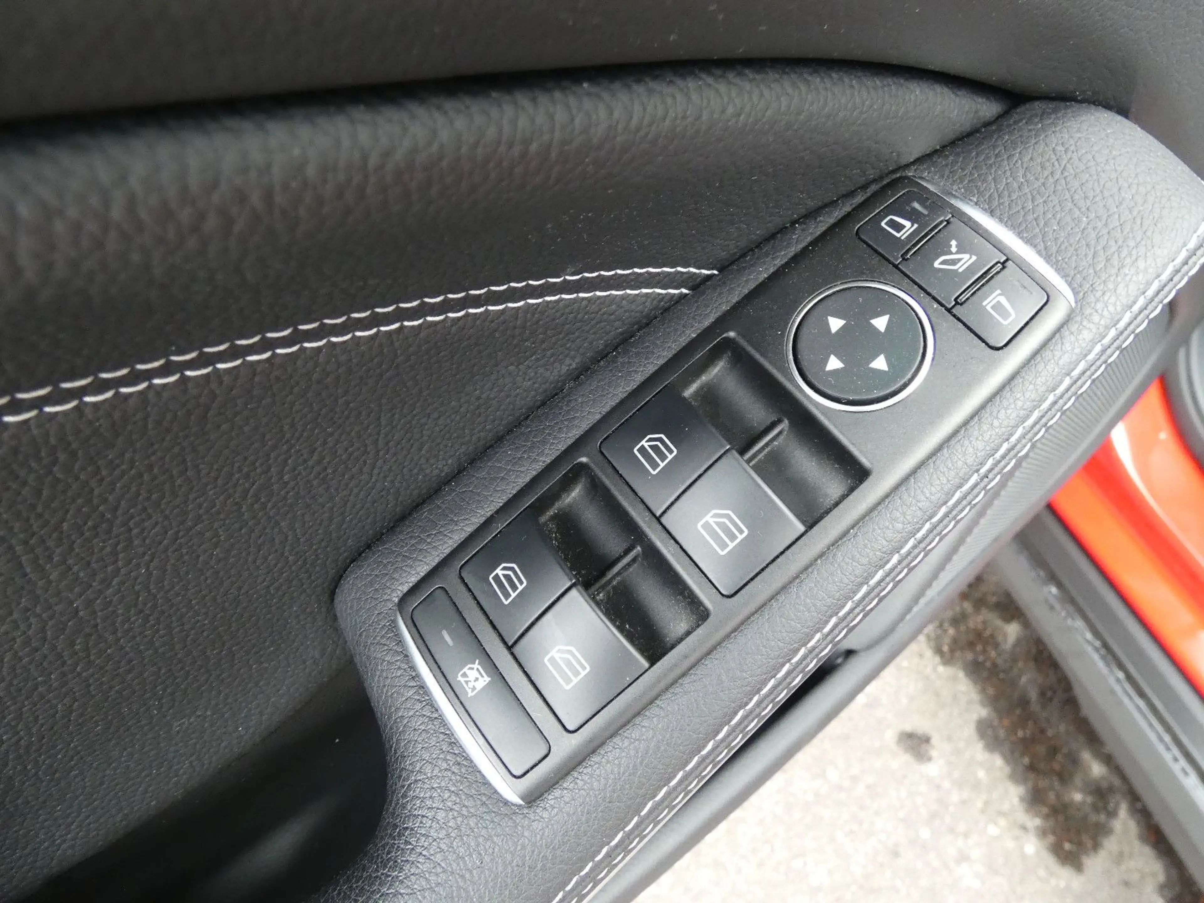 Mercedes-Benz GLA 180 Urban Bi-Xenon Navi Panorama Teilleder — photo 15