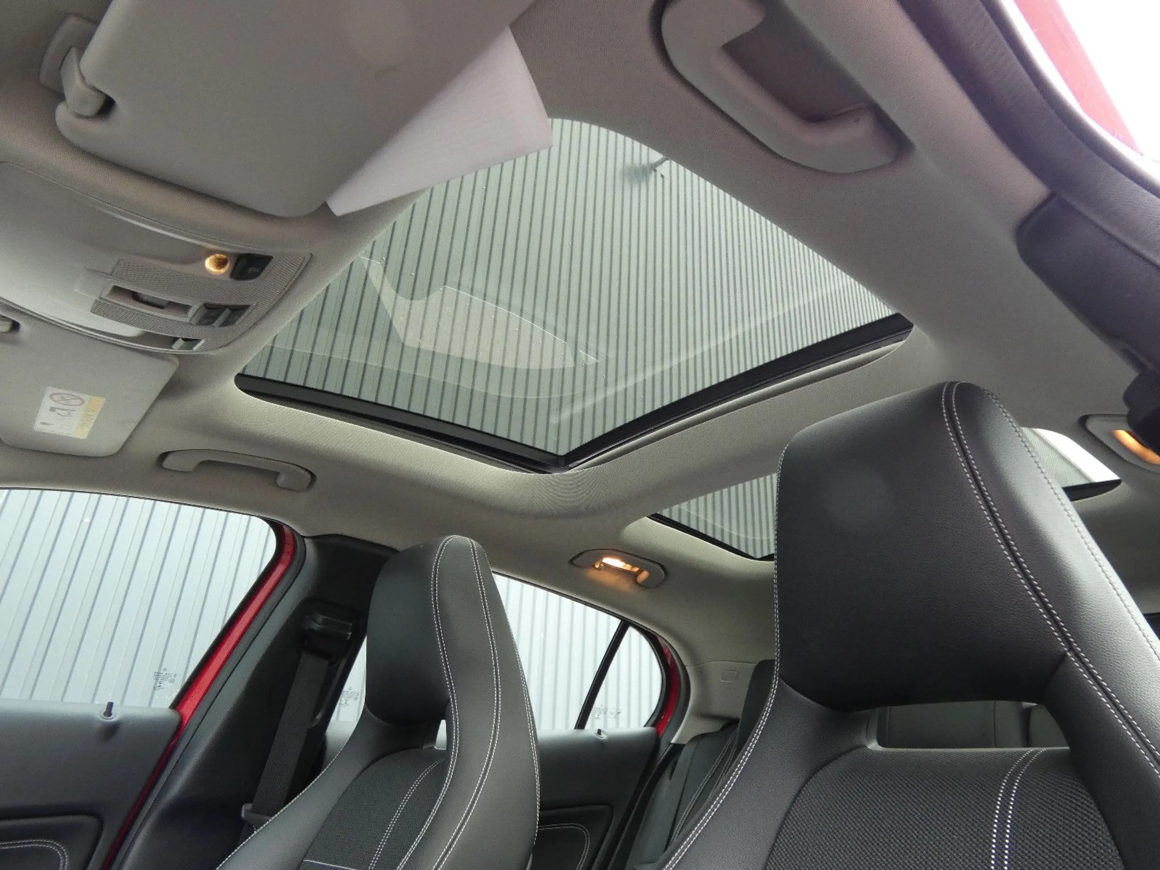 Mercedes-Benz GLA 180 Urban Bi-Xenon Navi Panorama Teilleder — photo 14