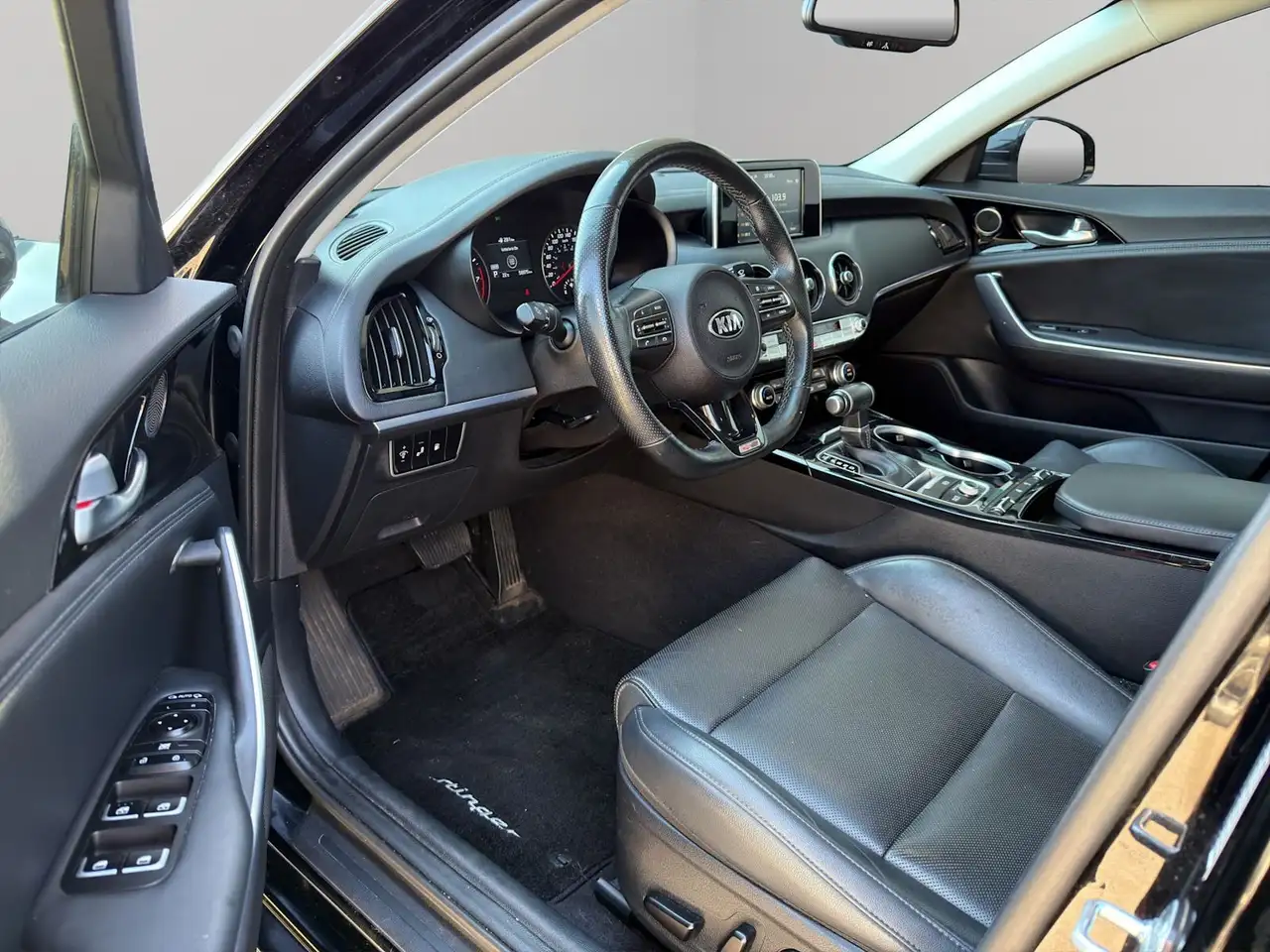 Kia Stinger photo Kia Stinger