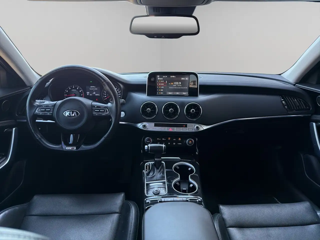 Kia Stinger photo Kia Stinger