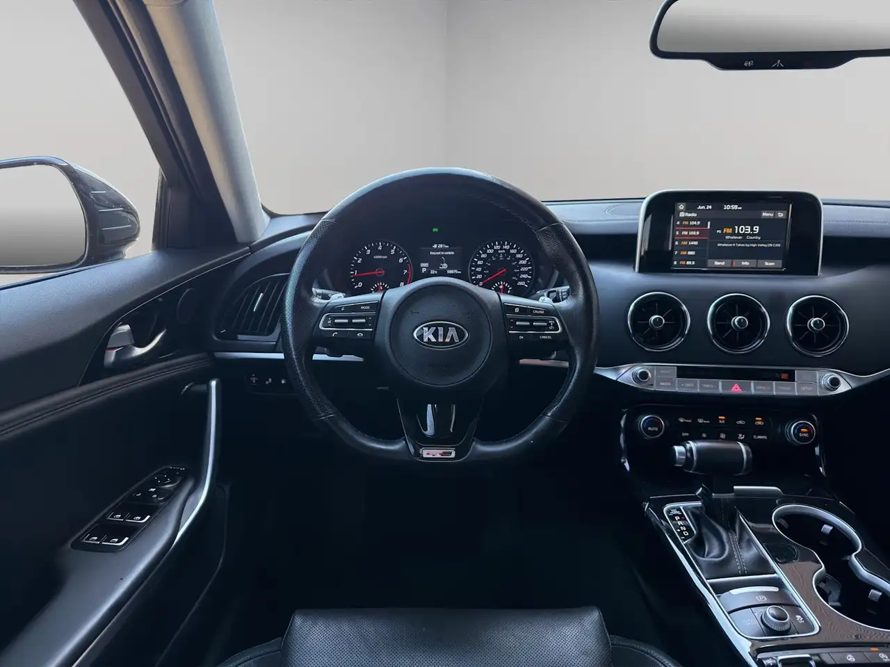 Kia Stinger photo Kia Stinger