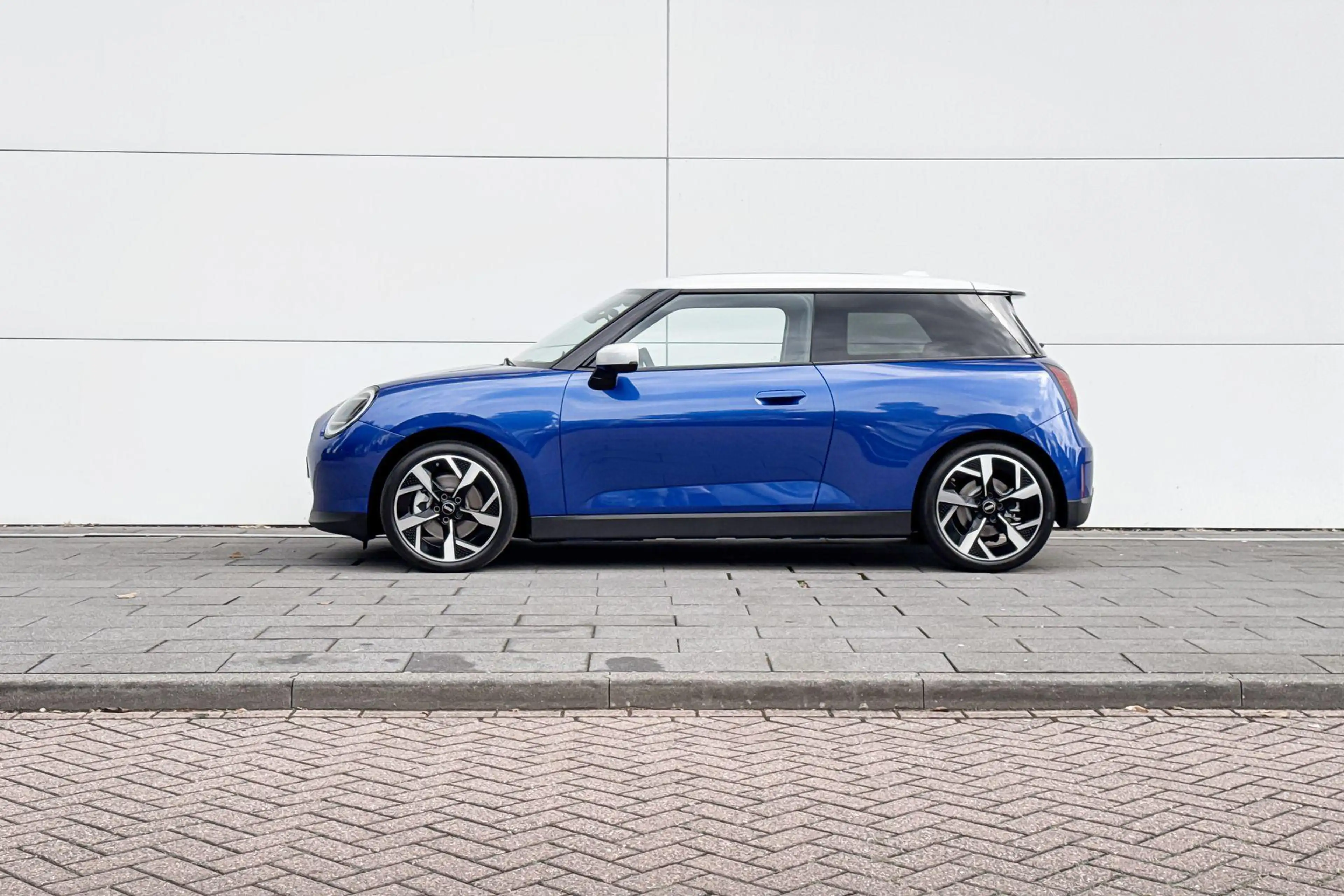 MINI Cooper SE 3-deurs Cooper Classic M 54.2 kWh | 18 Inch Slide — photo 2