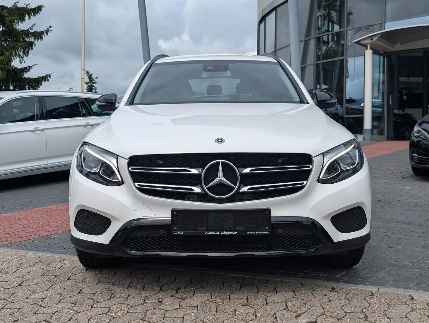 Mercedes-Benz GLC 300 4MATIC Led. Sitzh. Navi. AMG NIGHT Blanc - 2