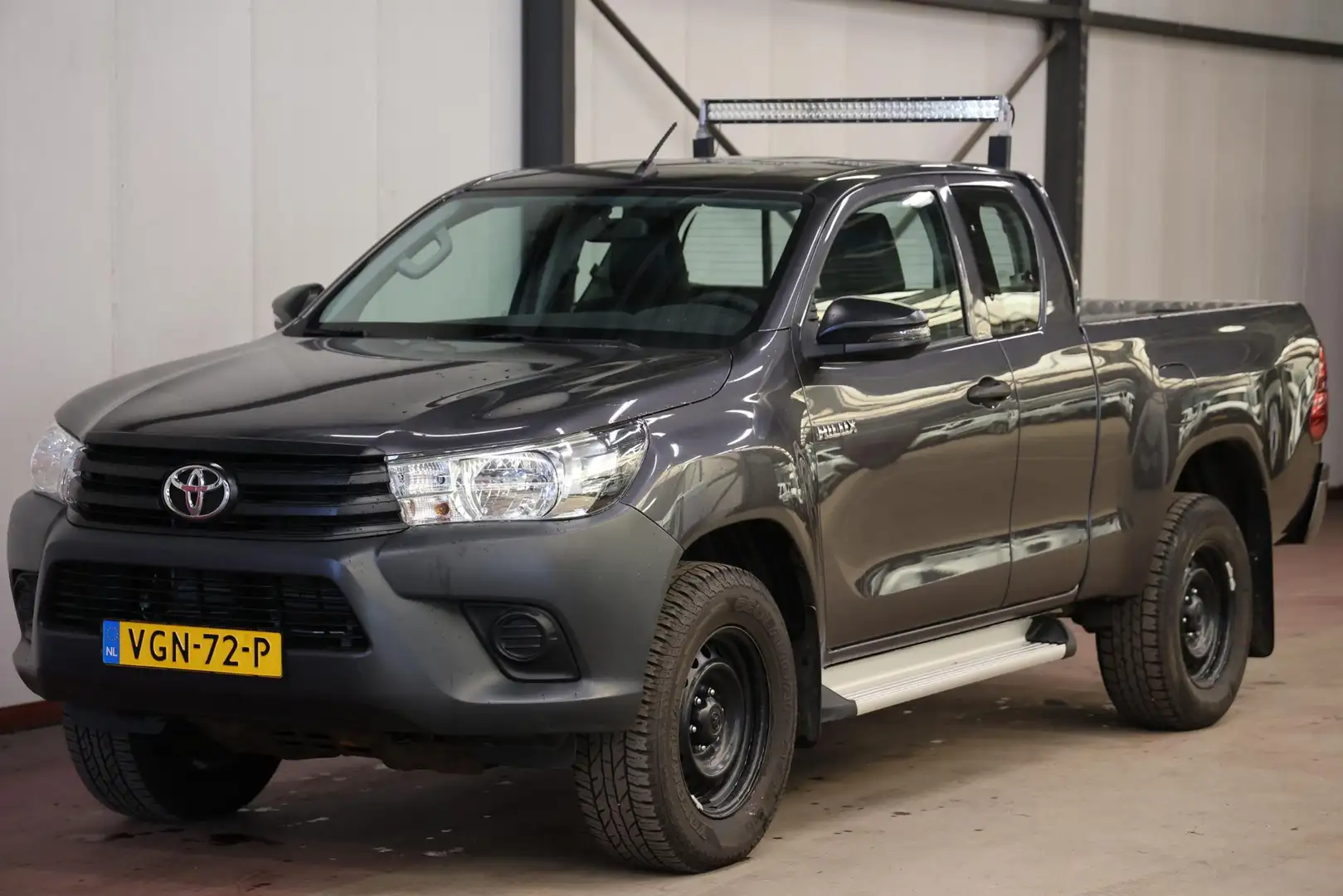Toyota Hilux 2.4 D-4D 150PK Xtra Cab 4X4 Gris - 1