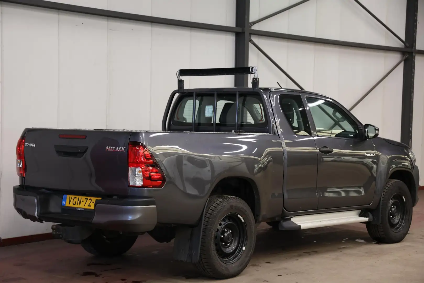 Toyota Hilux 2.4 D-4D 150PK Xtra Cab 4X4 Gris - 2