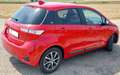 Toyota Yaris 1.5 HSD Hybrid 101PS Automatik Top Zustand Jubiläumsedition Y20 Rot - thumbnail 4