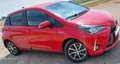 Toyota Yaris 1.5 HSD Hybrid 101PS Automatik Top Zustand Jubiläumsedition Y20 Rot - thumbnail 5