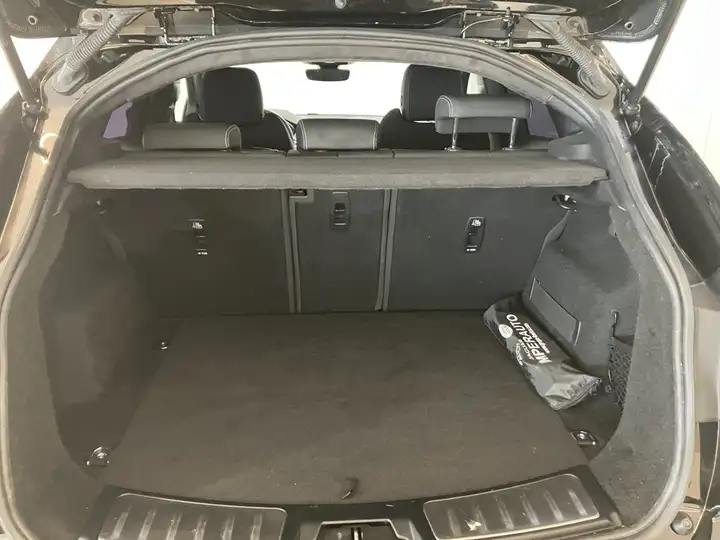 Jaguar E-Pace 2021, foto 18