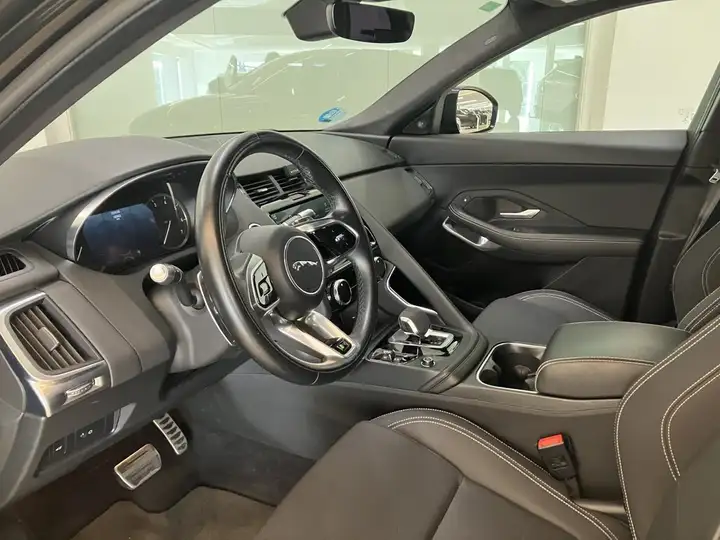 Jaguar E-Pace 2021, foto 4