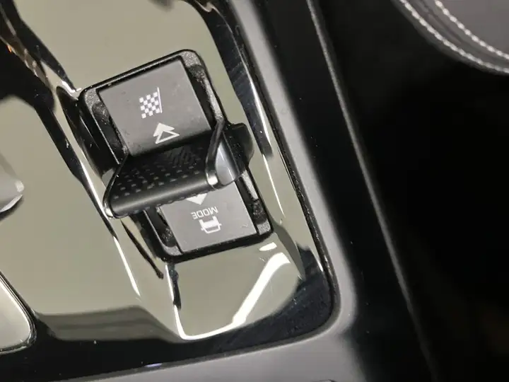 Jaguar E-Pace 2021, foto 14
