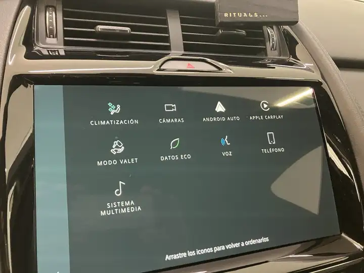 Jaguar E-Pace 2021, foto 30
