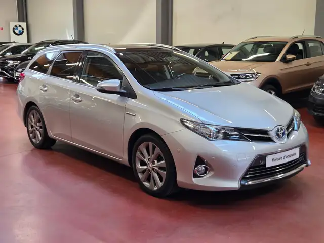 Toyota Auris Hybride + Premium (full option)