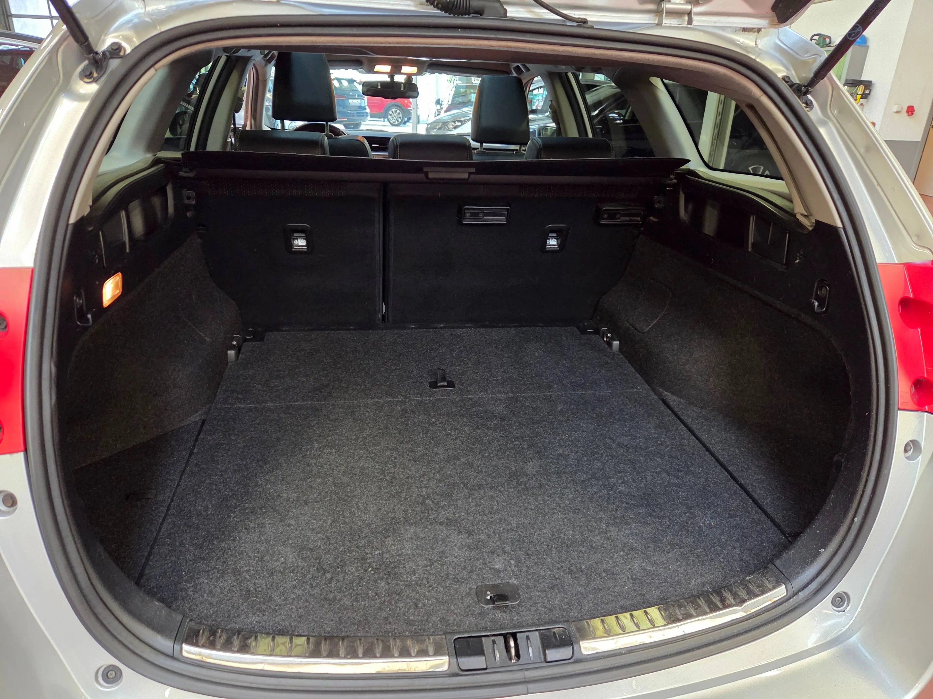 Toyota Auris Hybride + Premium (full option) — photo 9