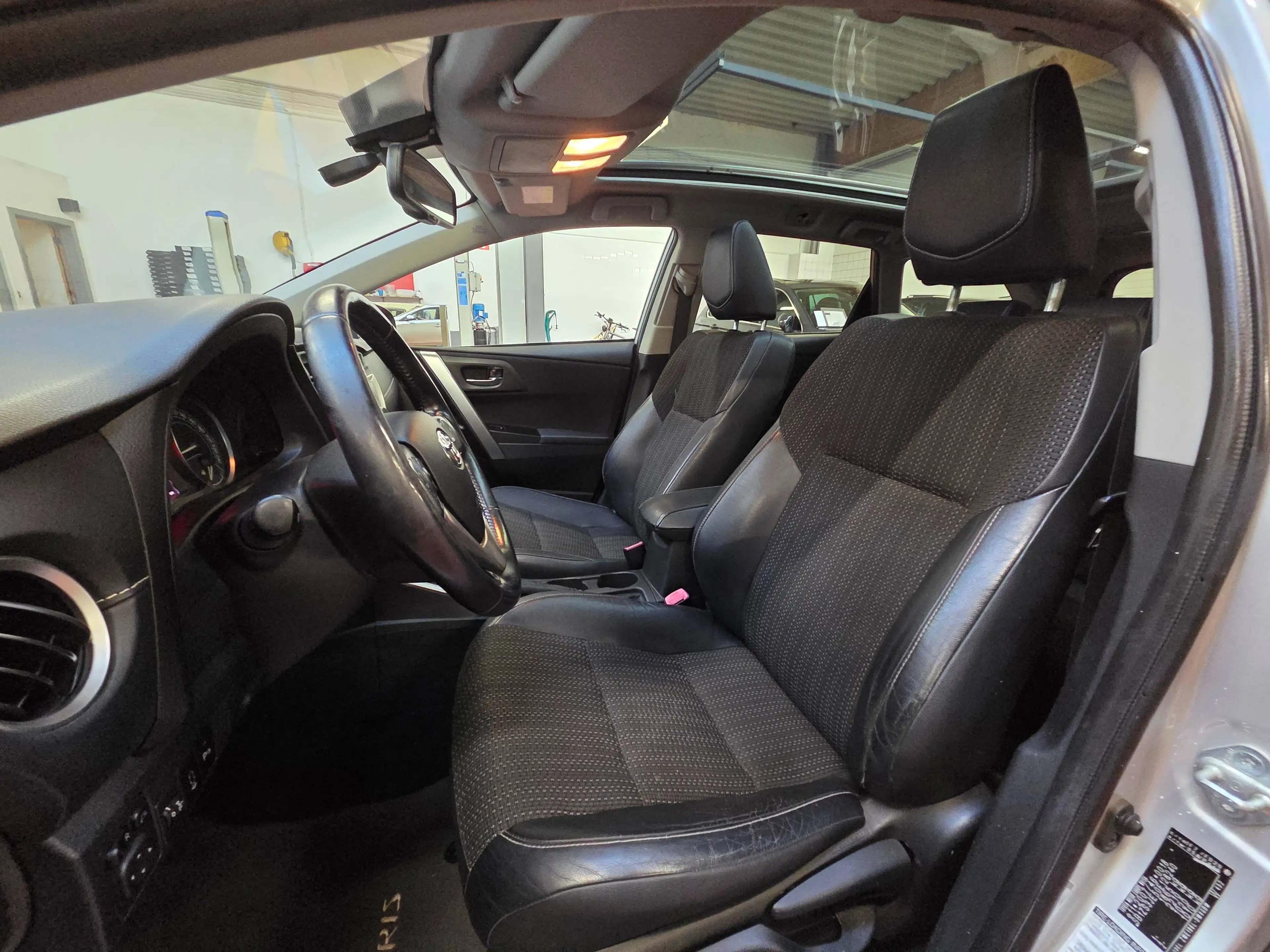 Toyota Auris Hybride + Premium (full option) — photo 7