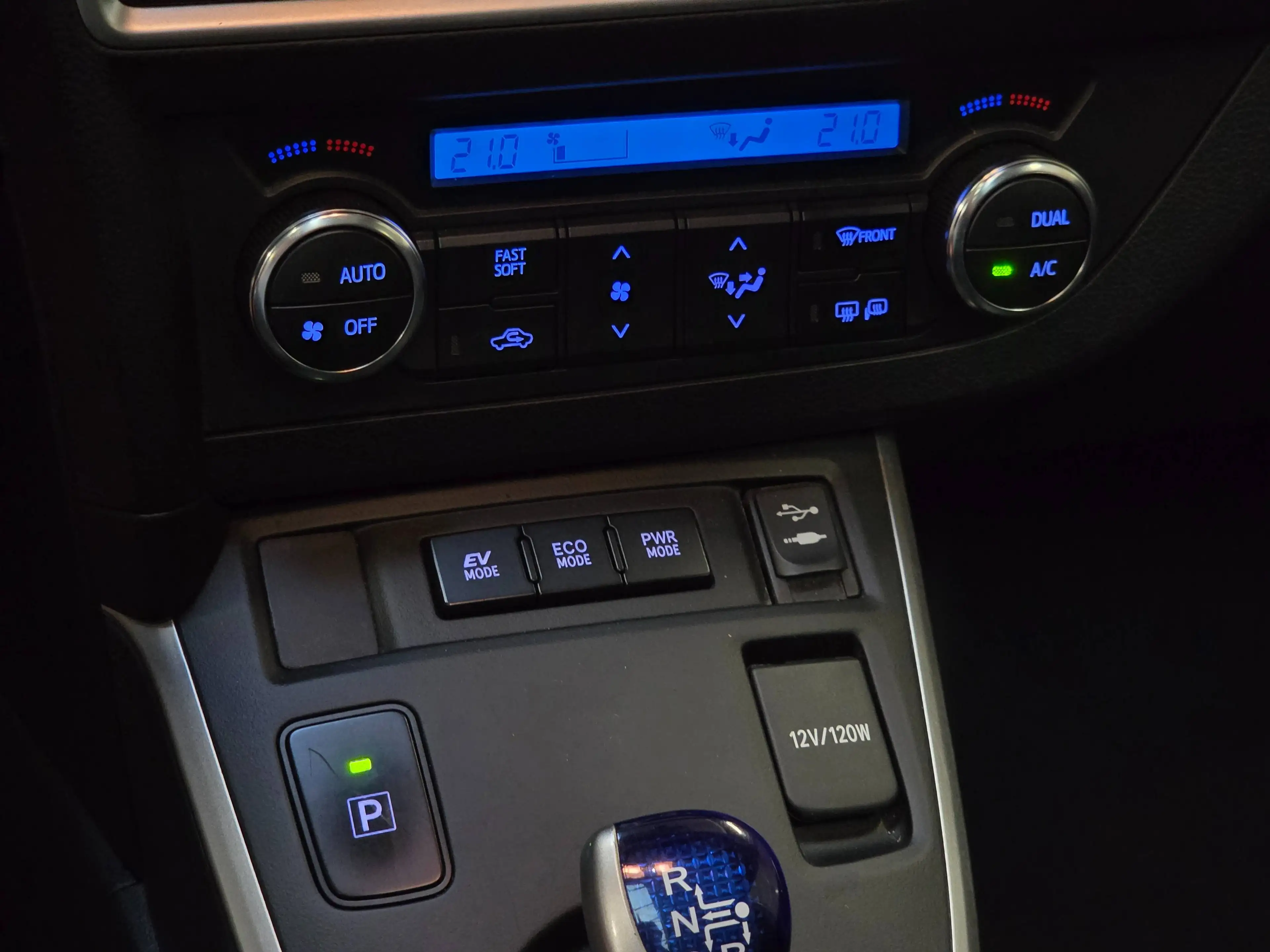 Toyota Auris Hybride + Premium (full option) — photo 12