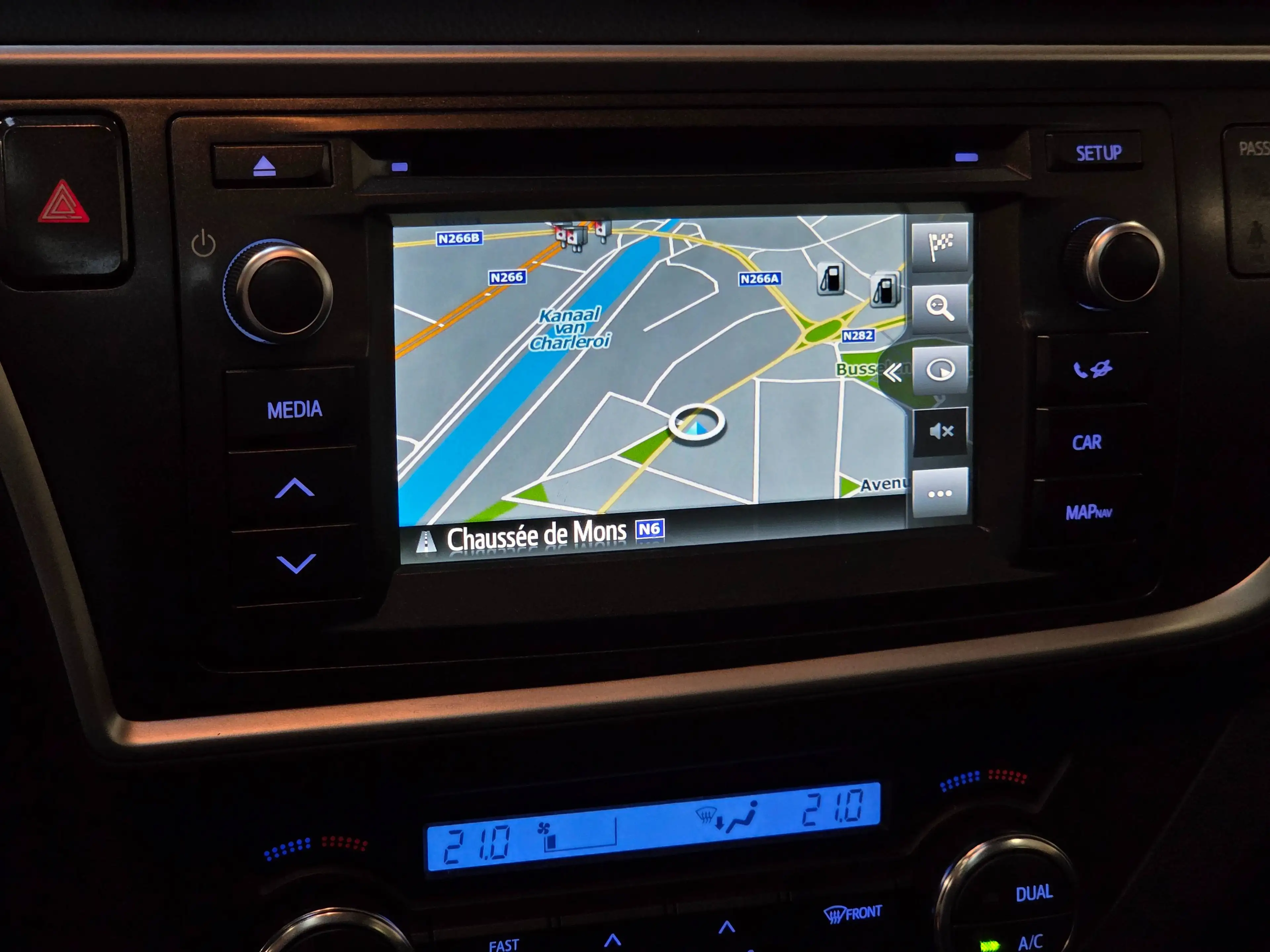 Toyota Auris Hybride + Premium (full option) — photo 13