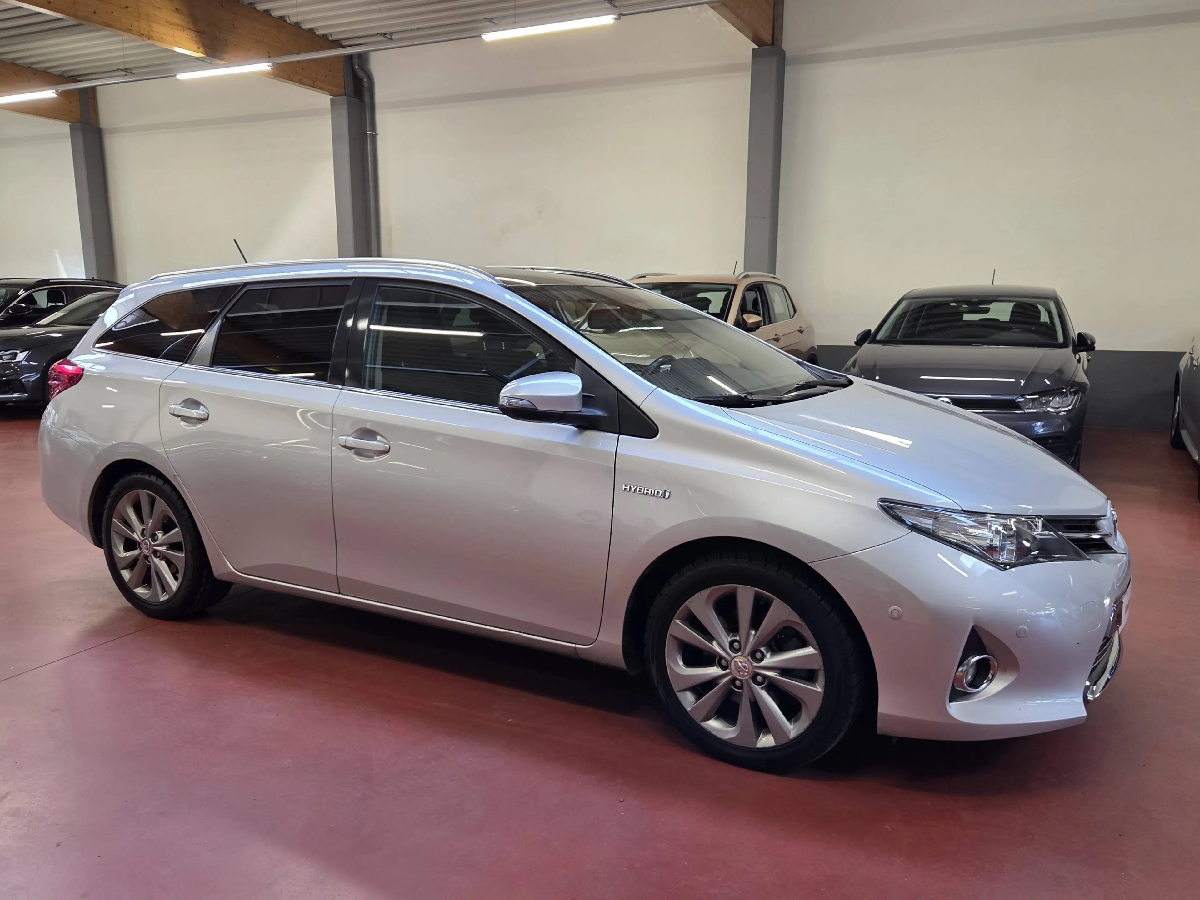 Toyota Auris Hybride + Premium (full option) — photo 2