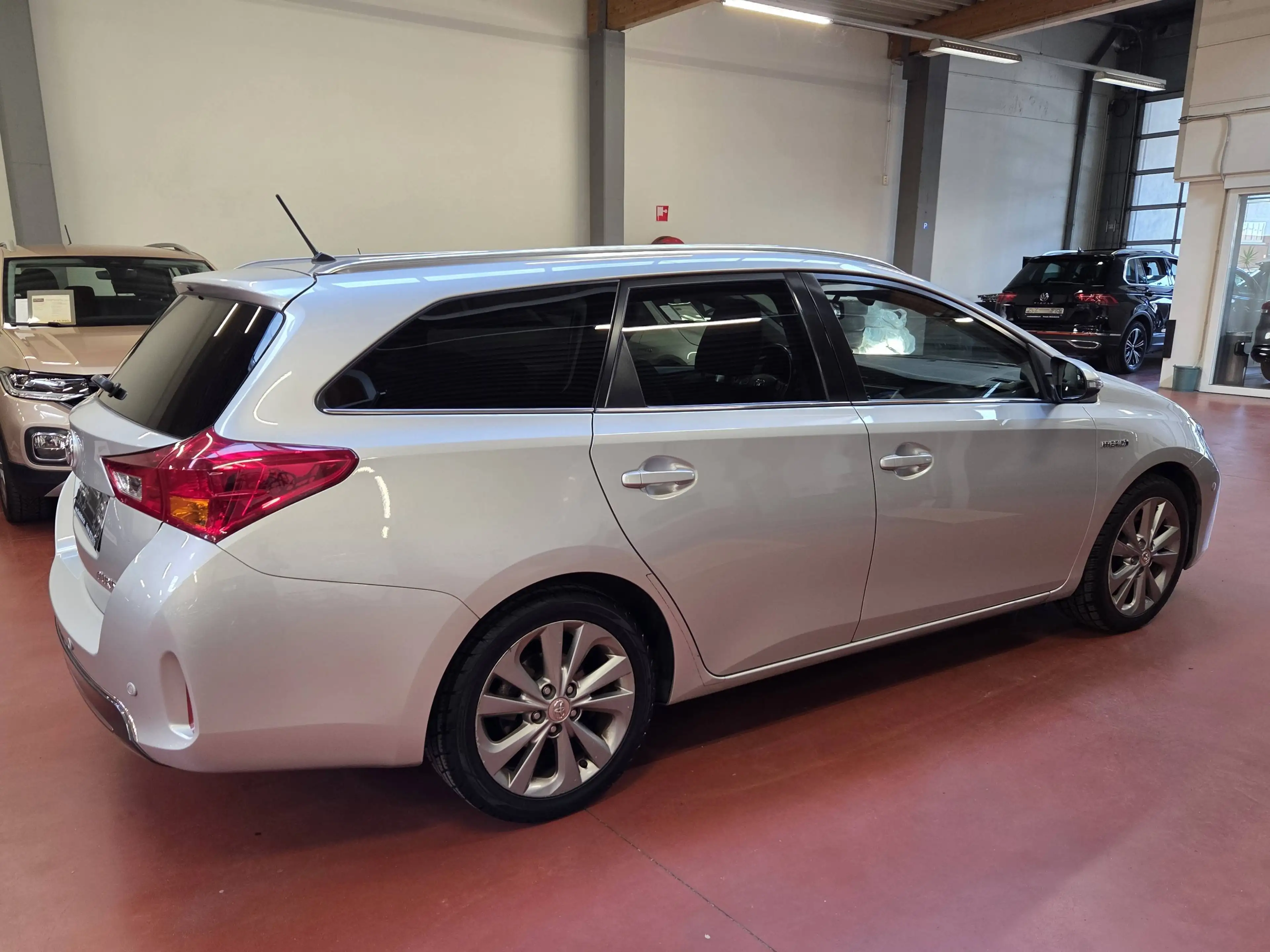 Toyota Auris Hybride + Premium (full option) — photo 3
