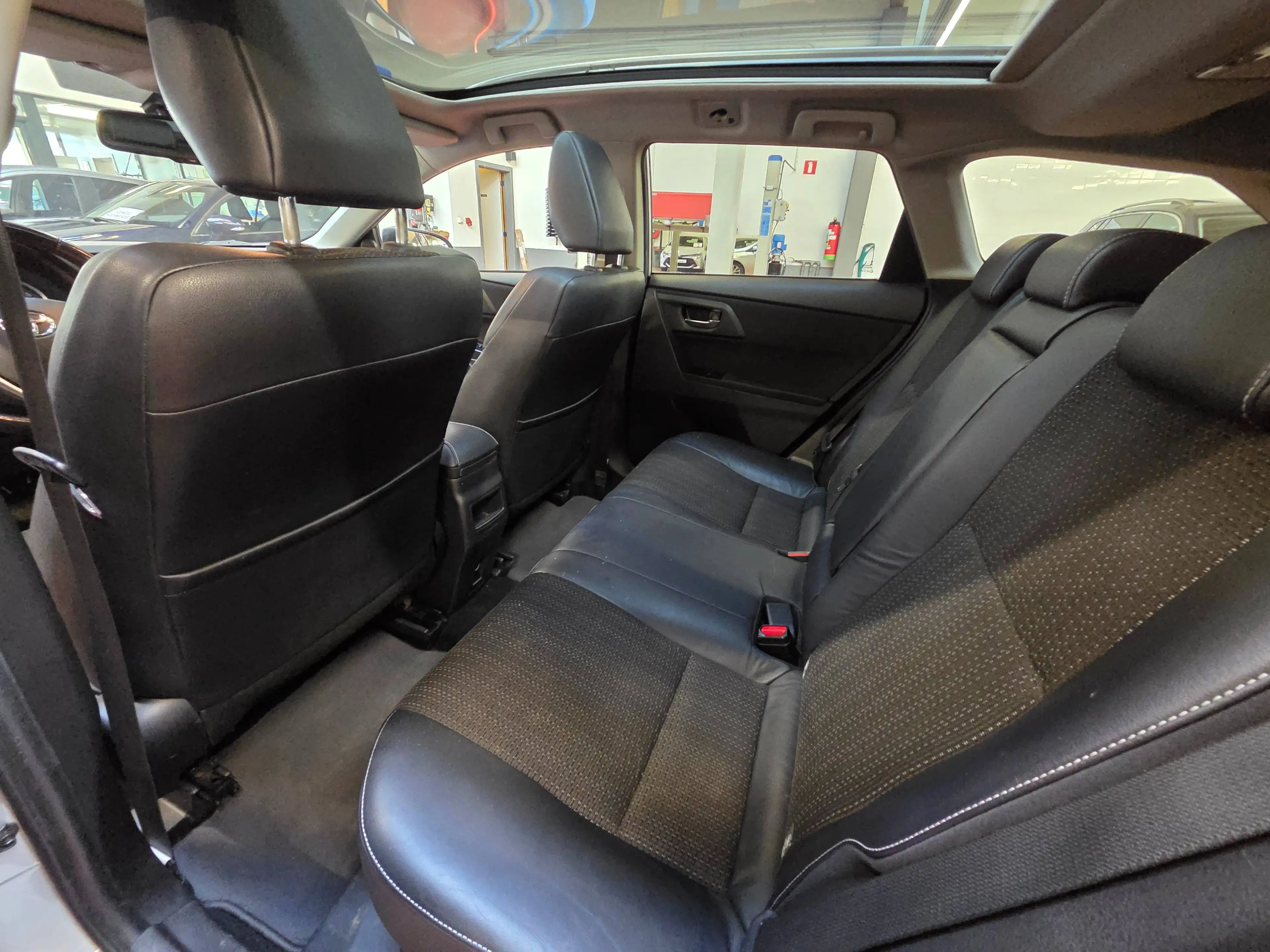 Toyota Auris Hybride + Premium (full option) — photo 8
