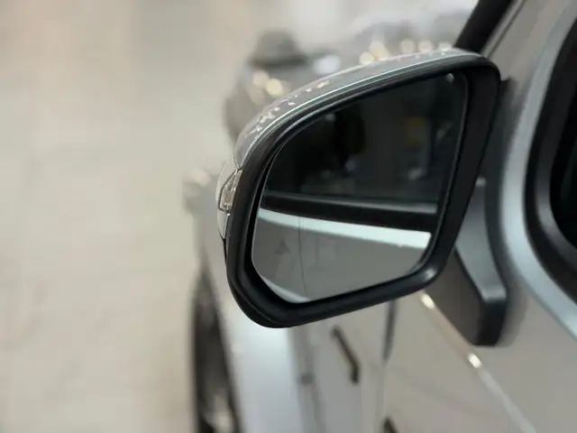 Mercedes-Benz G-Class view 10