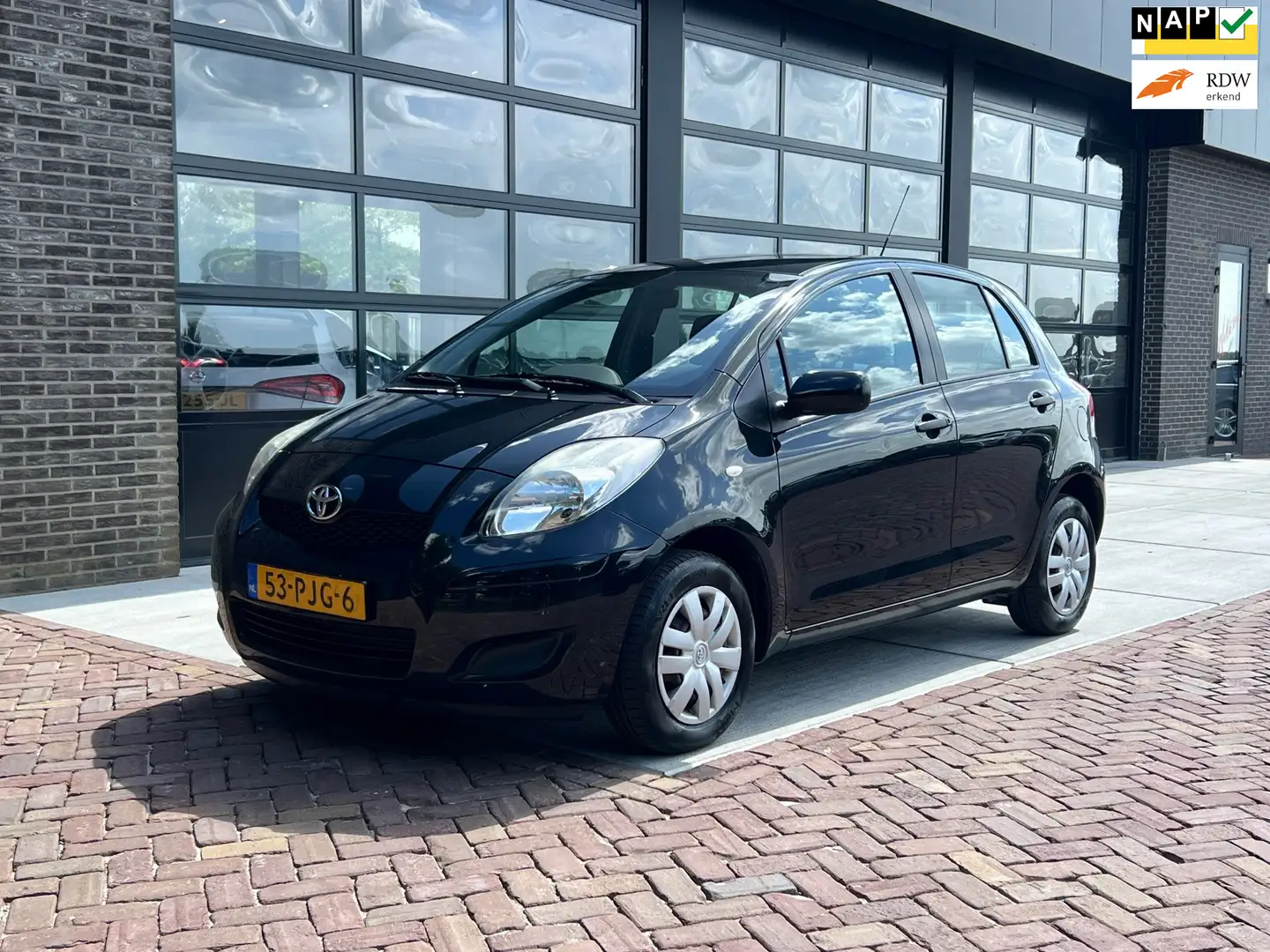 Toyota Yaris 1.0 VVTi Acces | 5 Deur | Airco | Nette auto | Zwart - 1