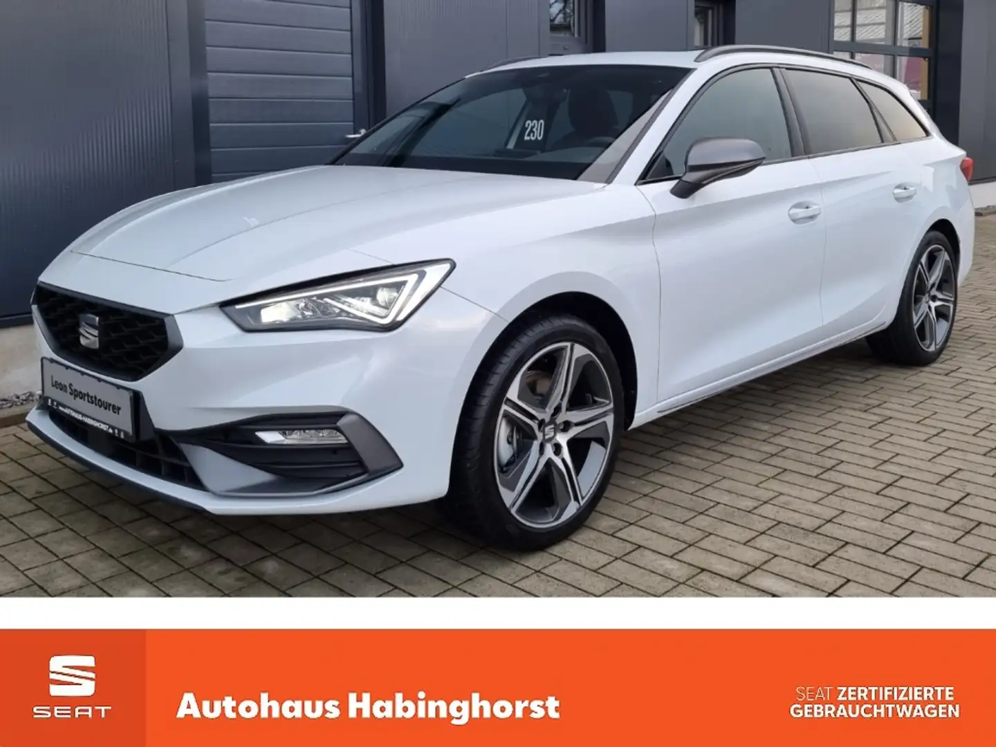 SEAT Leon Sportstourer 2.0 TSI DSG FR Plus AHK Pano ACC DCC Weiß - 1