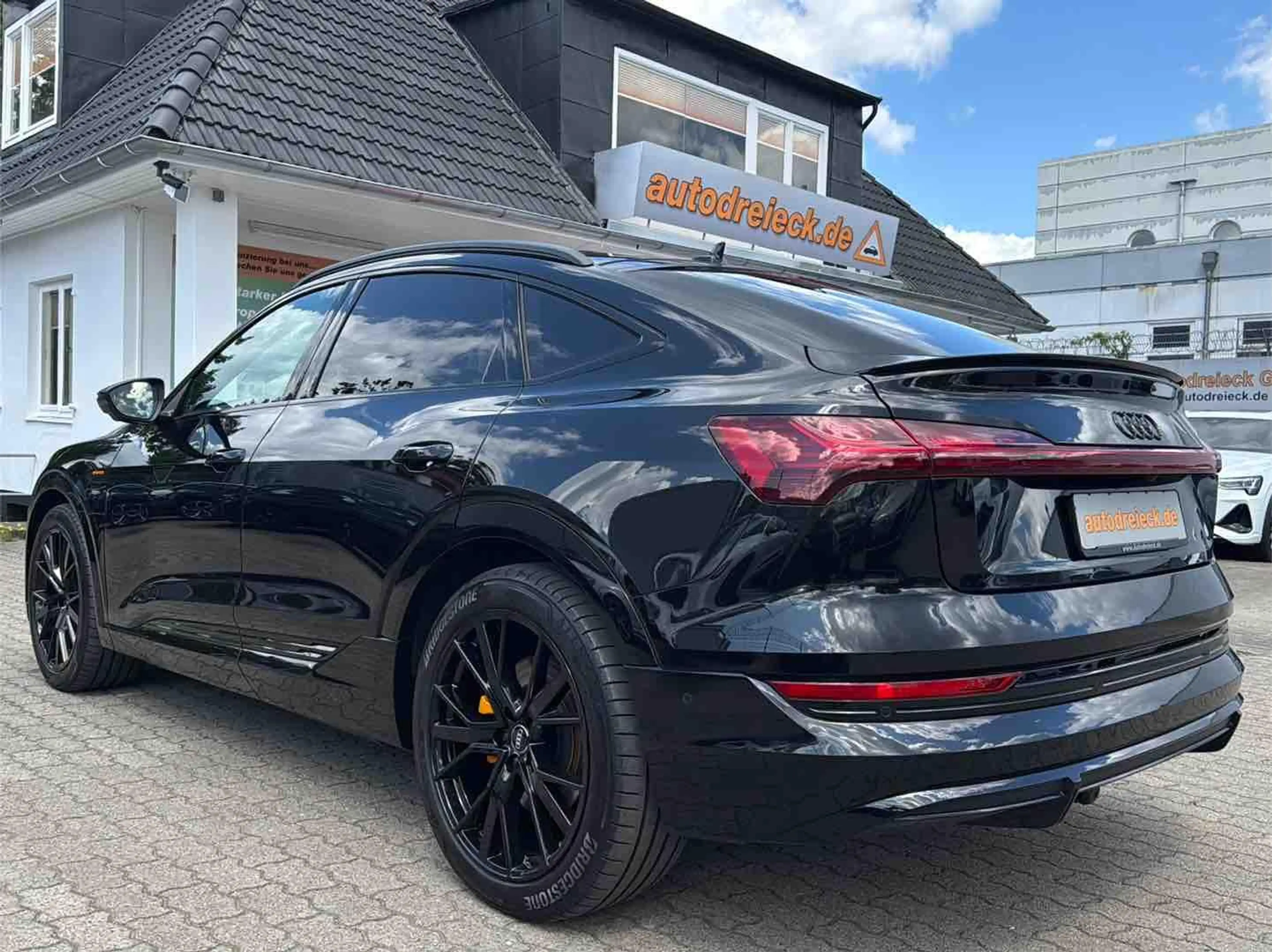 Audi e-tron Sportback 55 2x S line BLACK EDITION AHK — photo 11