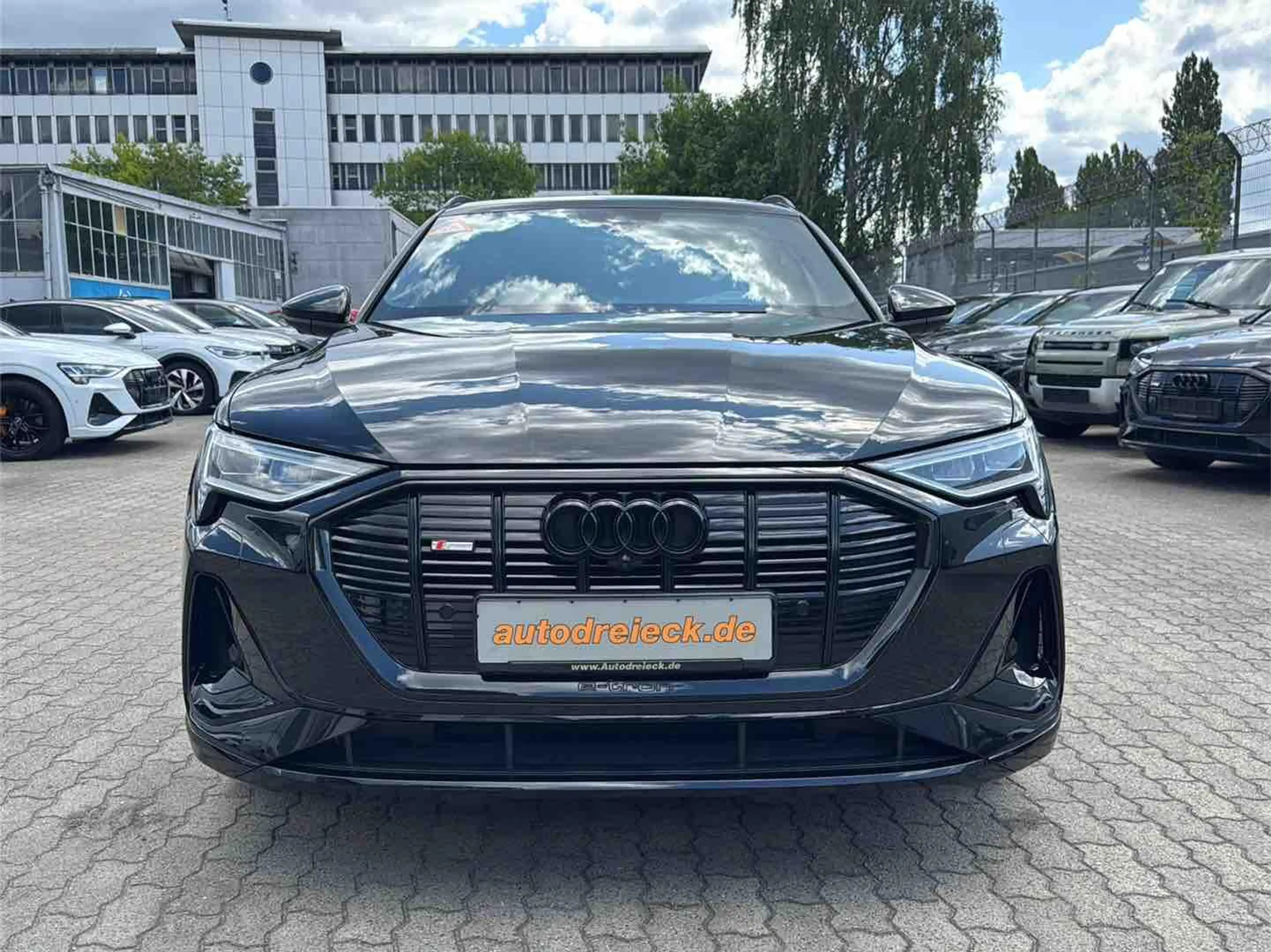 Audi e-tron Sportback 55 2x S line BLACK EDITION AHK — photo 4
