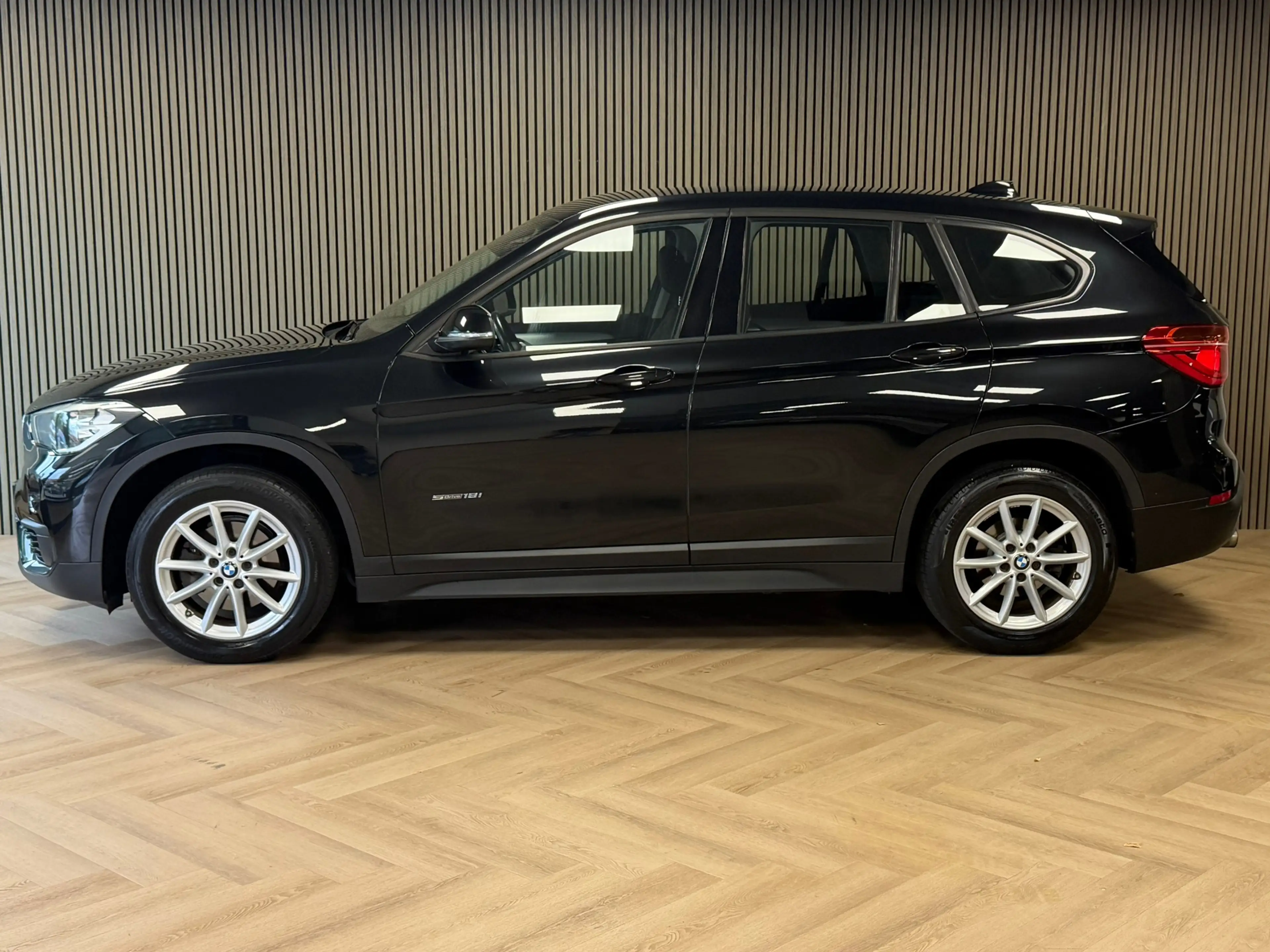BMW X1 SDrive18i PDC AIRCO LEDER CRUISE STOELVERWARMING K — photo 3