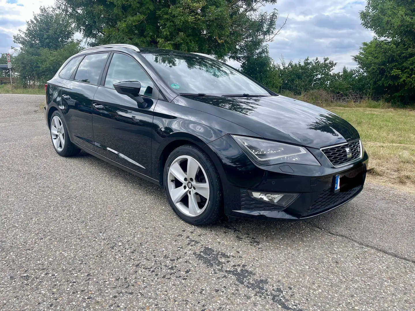 SEAT Leon 3 ST 2.0 TDI FR - TÜV NEU Schwarz - 2