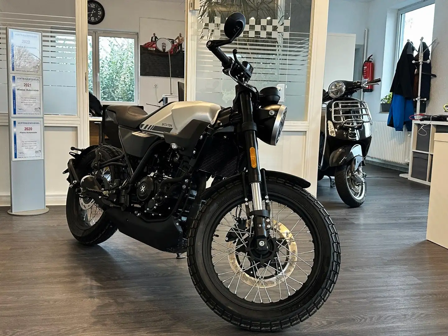 Brixton Crossfire 125 ABS EURO5 Stříbrná - 1