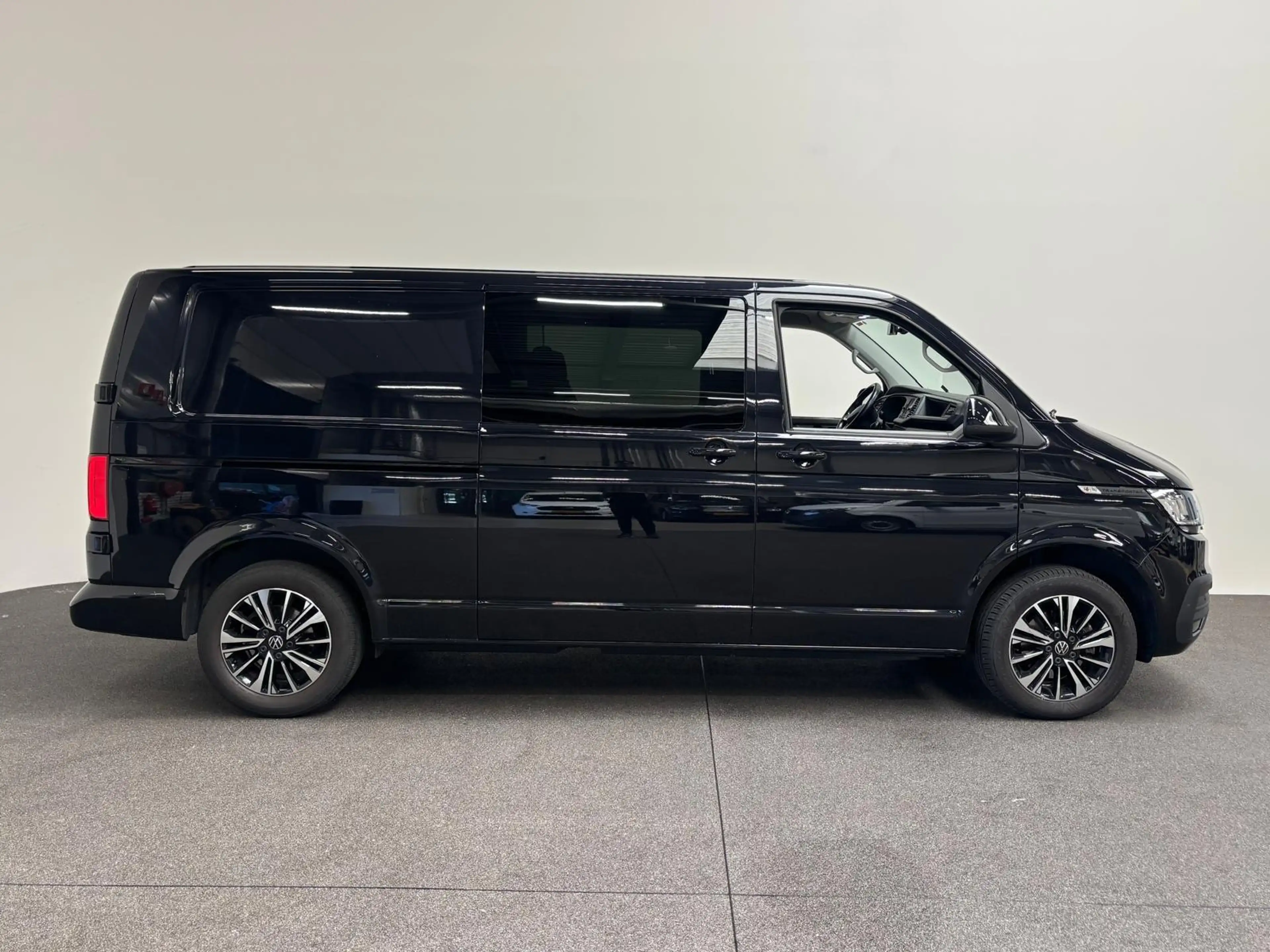 Volkswagen T6.1 Transporter 2.0 TDI L2H1 28 Dubbele Cabine Highline Automaat C — photo 5