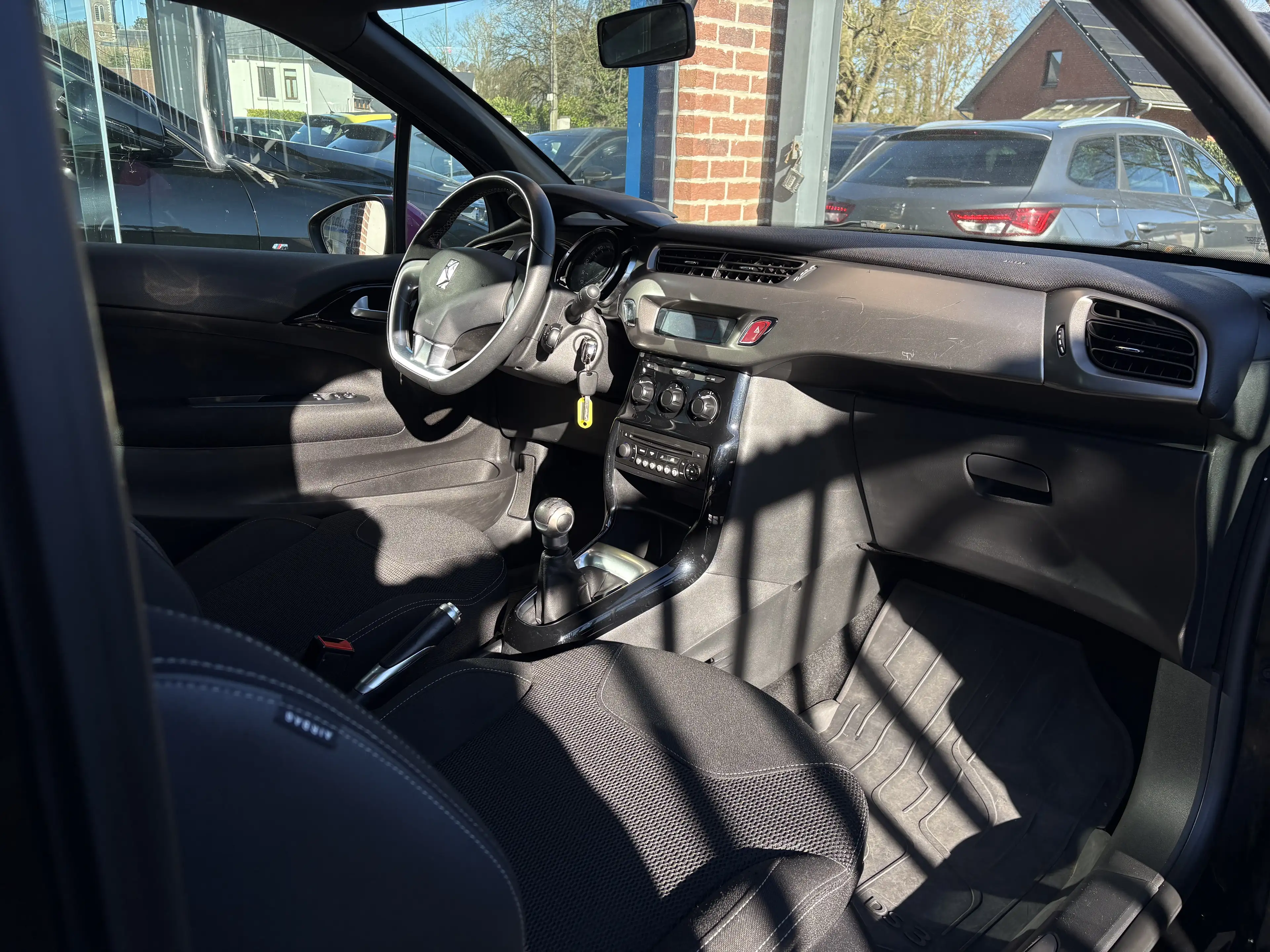 DS Automobiles DS 3 DS 3 1.2i PureTech — photo 8