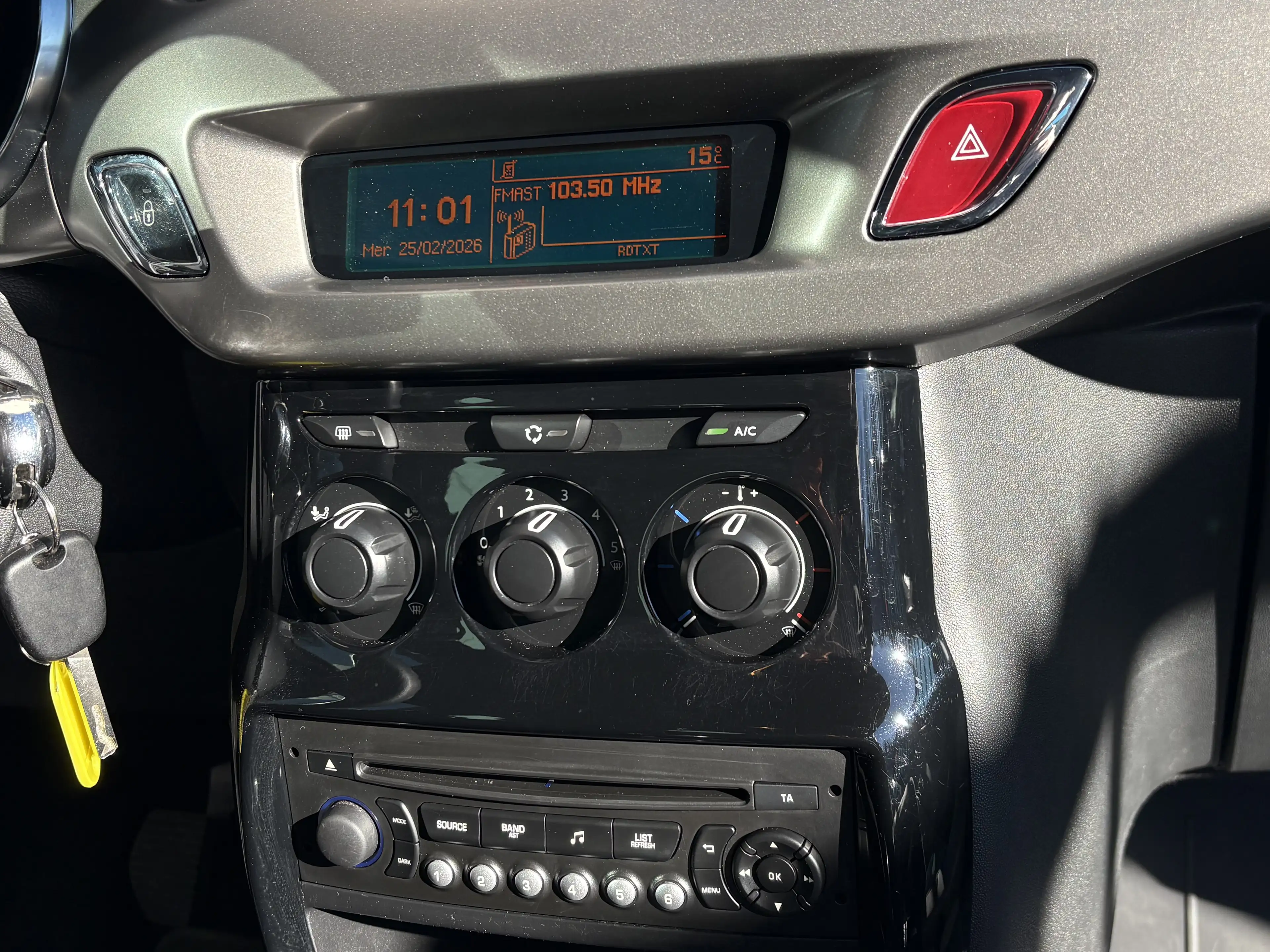 DS Automobiles DS 3 DS 3 1.2i PureTech — photo 10