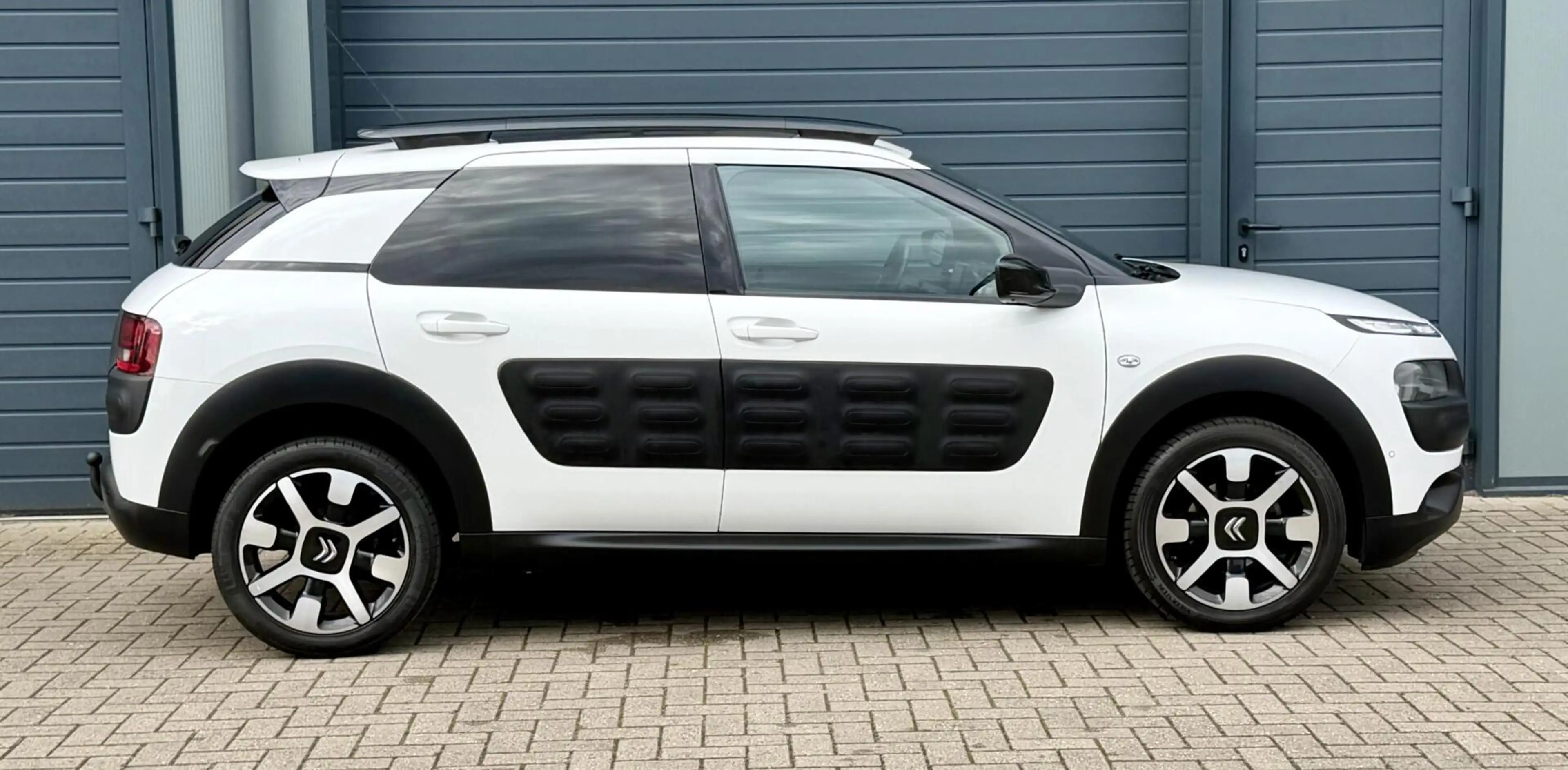 Citroen C4 Cactus 1.2 - 110pk Shine | Trekhaak | Rijklaar & Nieuwe R — photo 11