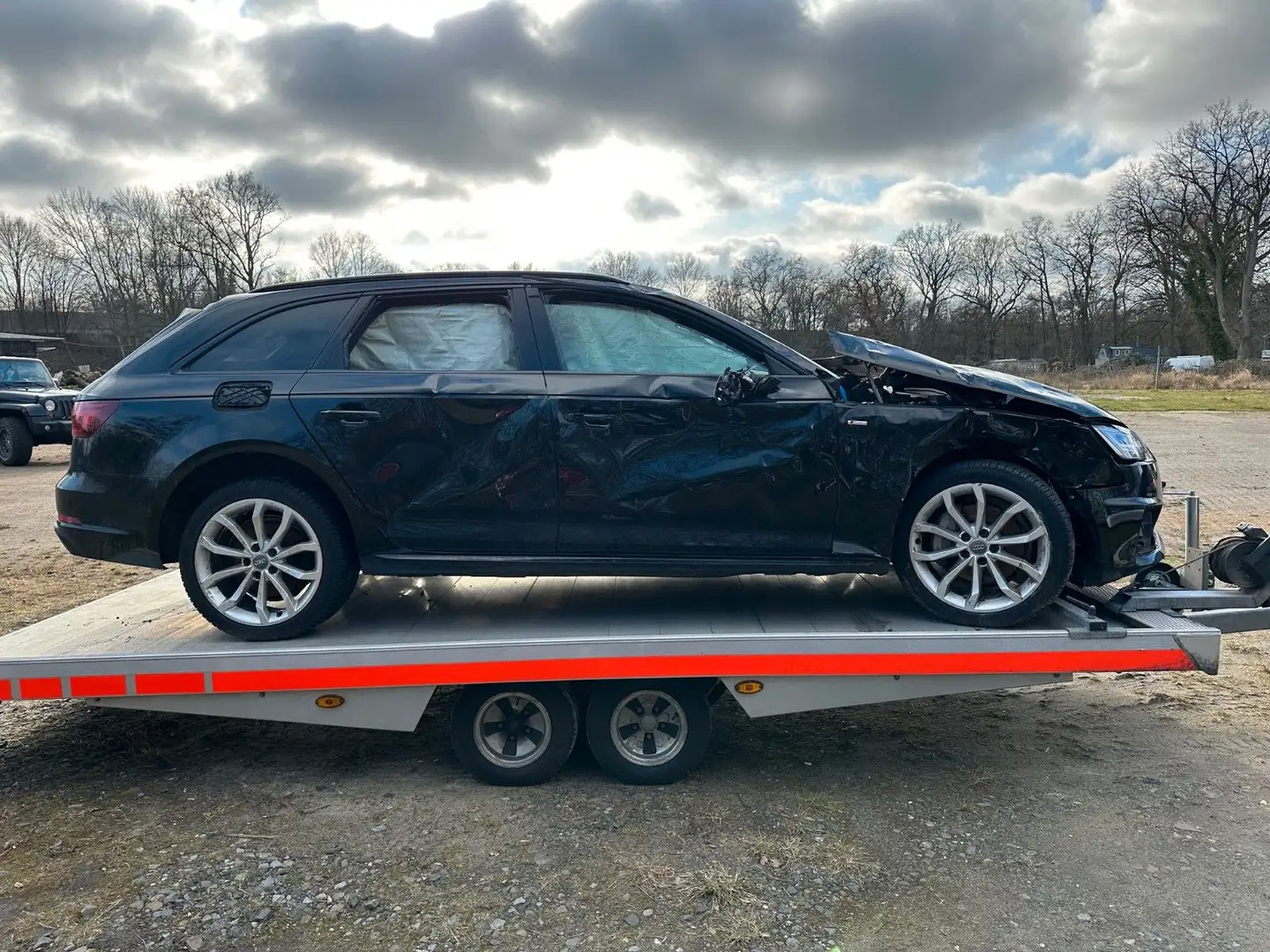 Audi A4 Avant 40 TDI sport Noir - 1