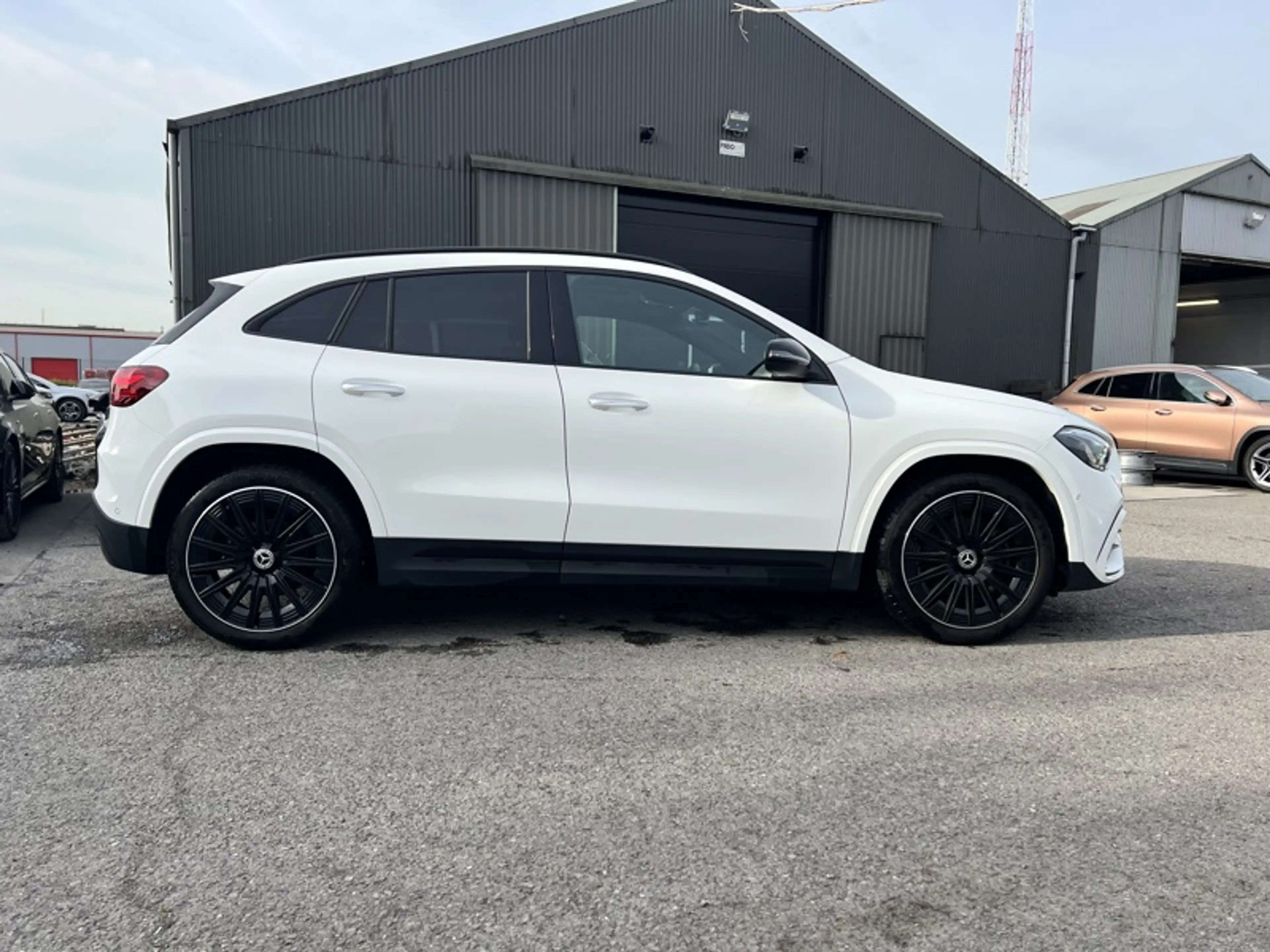 Mercedes-Benz GLA 180 d AMG Pack Night Toit Pano Attelage — photo 5