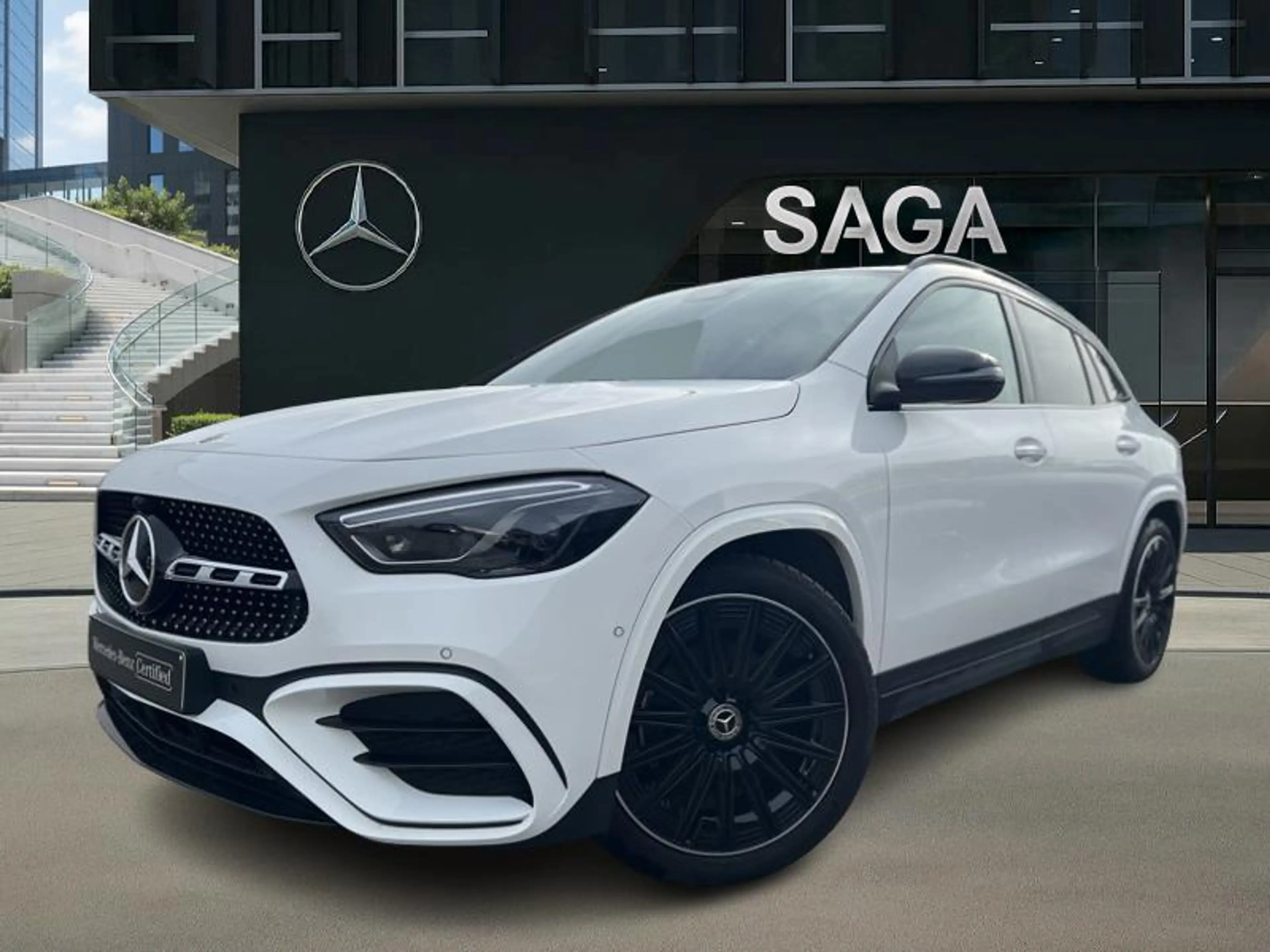 Mercedes-Benz GLA 180 d AMG Pack Night Toit Pano Attelage